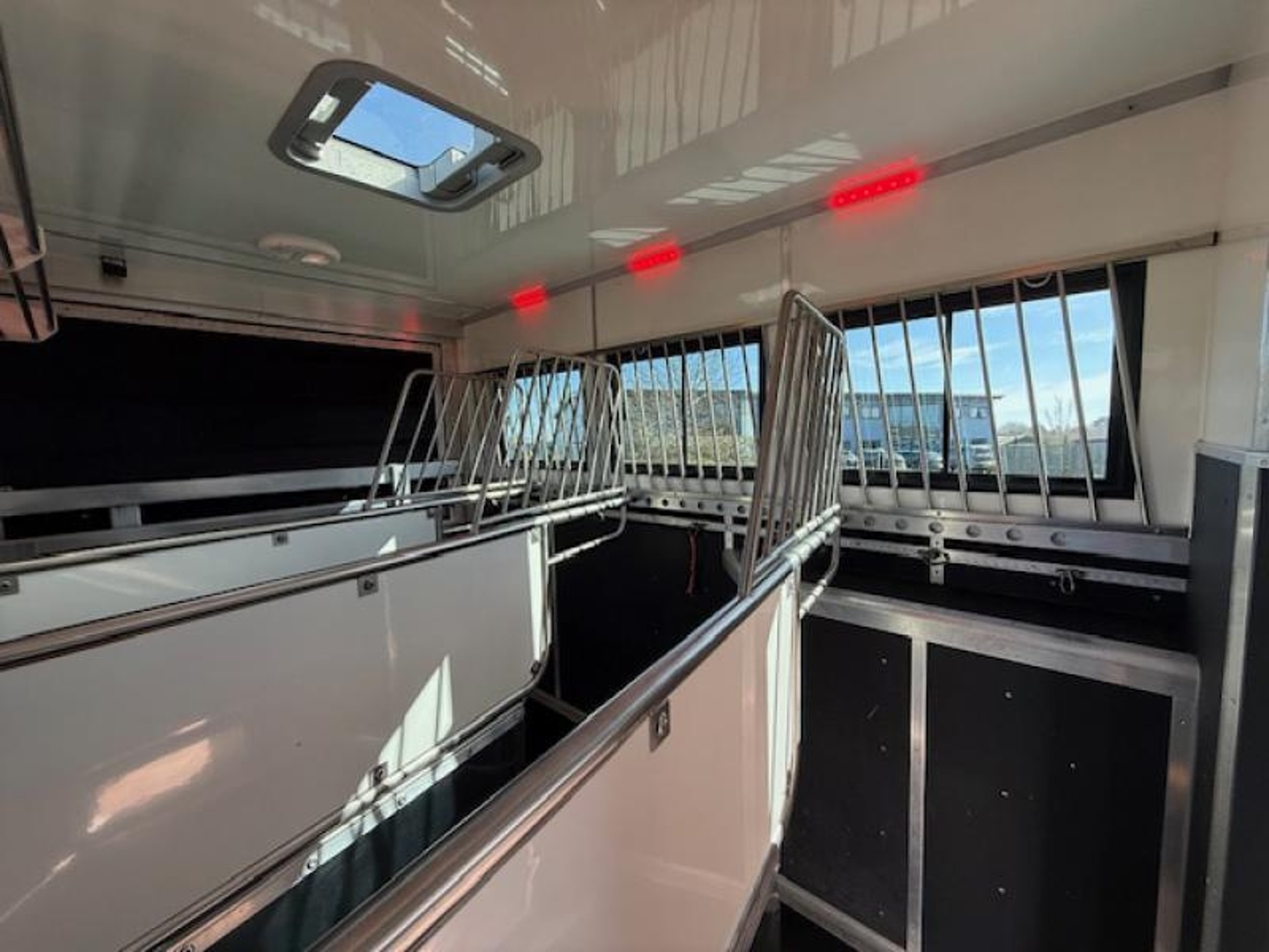 15t DAF LF 230 by PRB Horseboxes - image 18 of 18