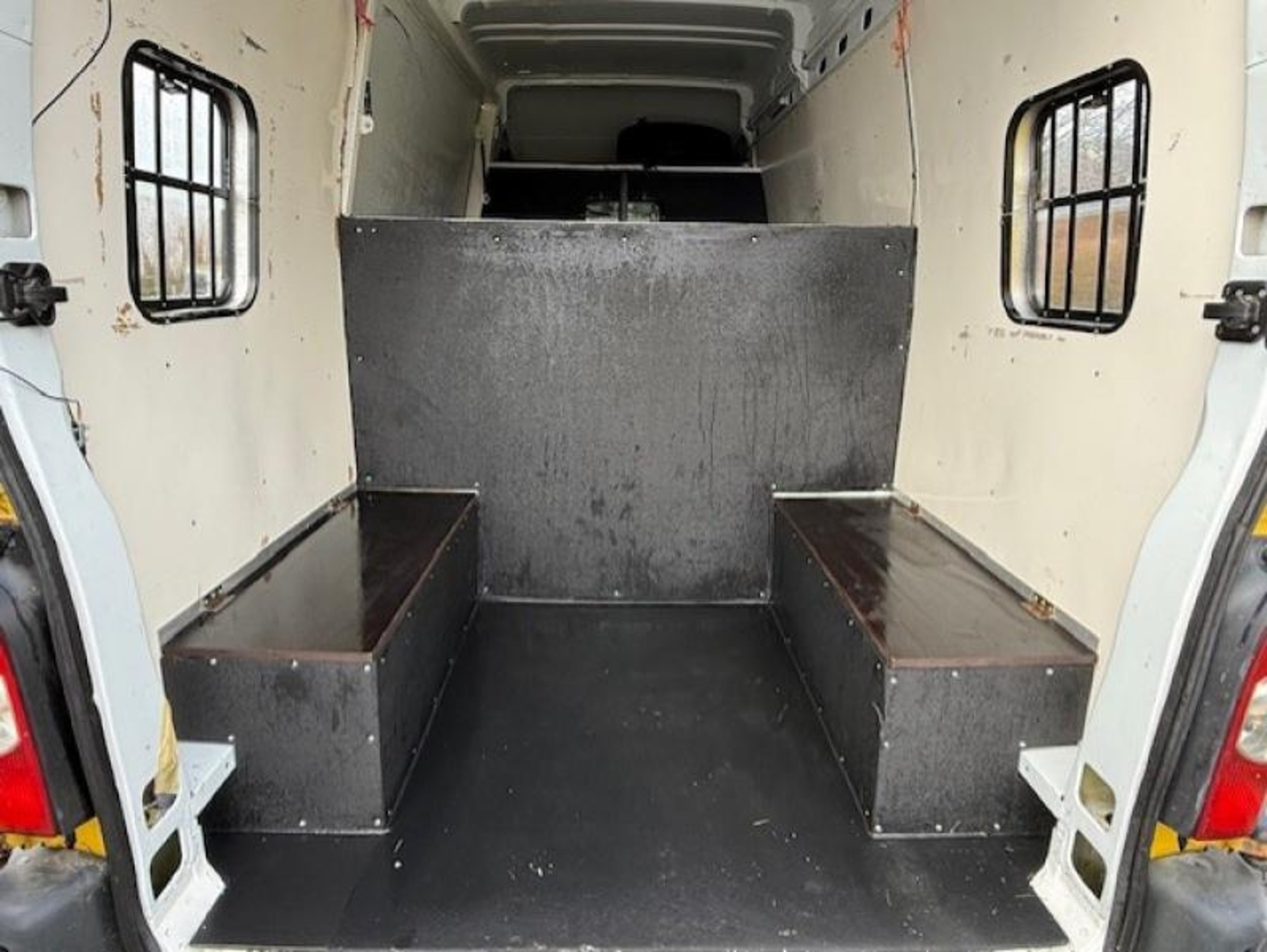 3.5t Renault Master by Can-Van - image 9 of 17