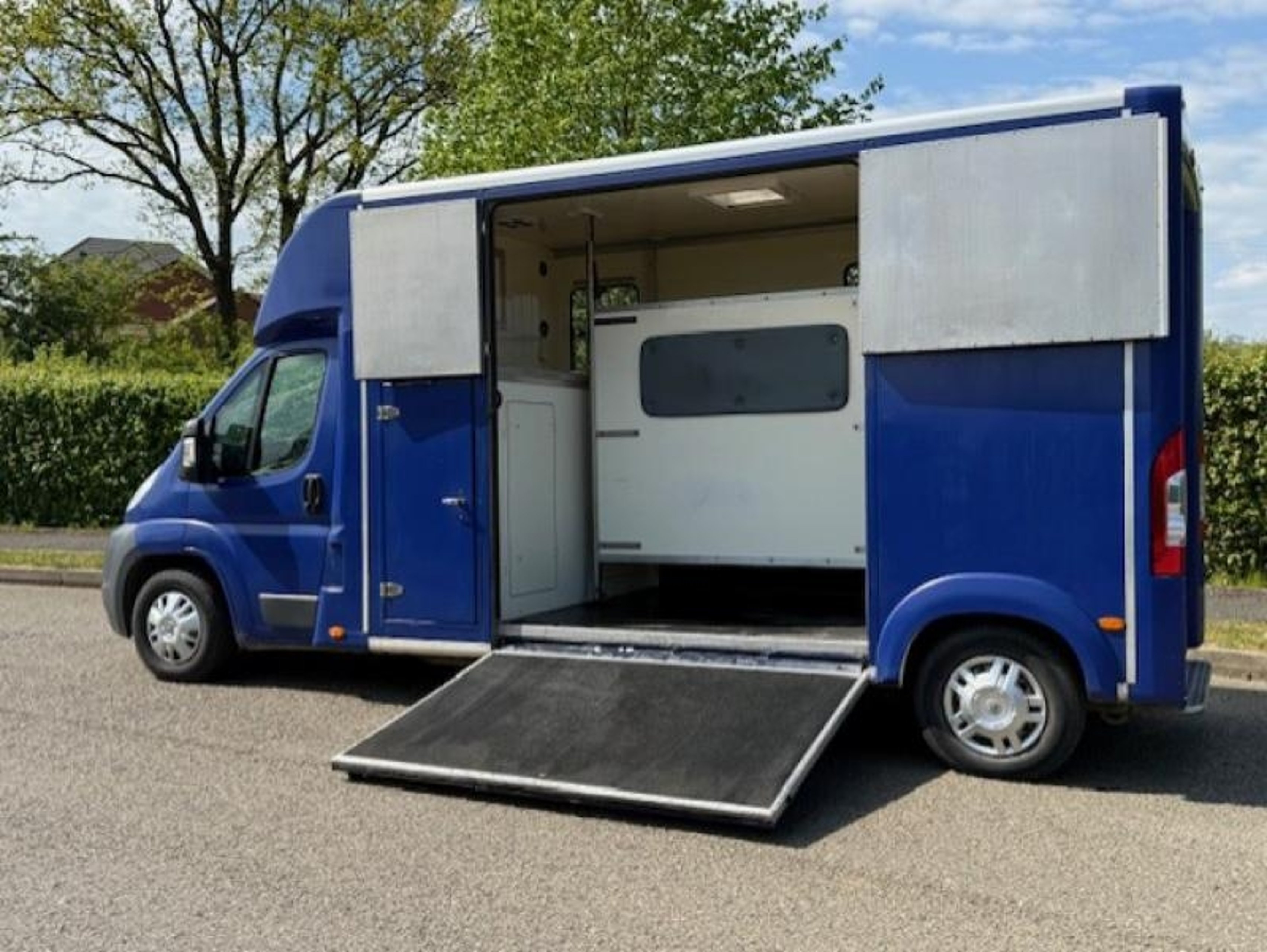 3.5t Peugeot Boxer by Mainline - image 10 of 12