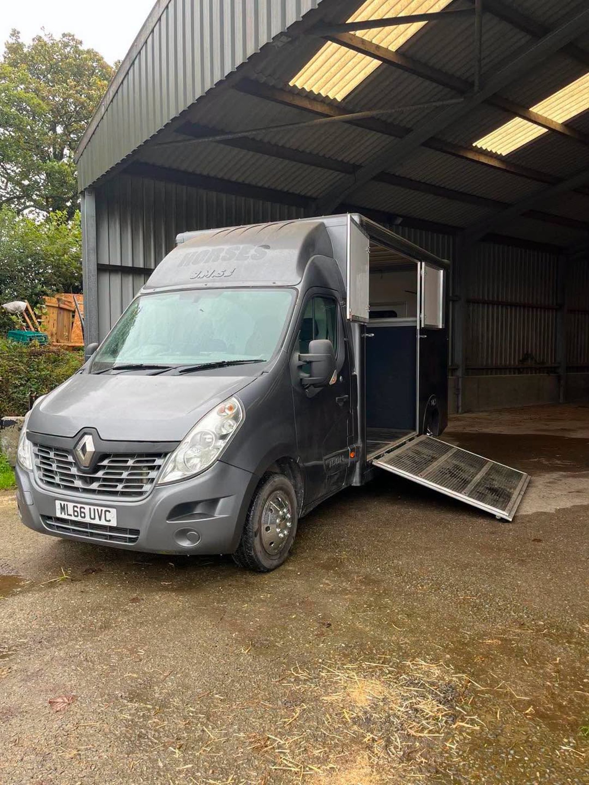 Smart 3.5t Renault Master (2016) - Grey - image 1 of 8