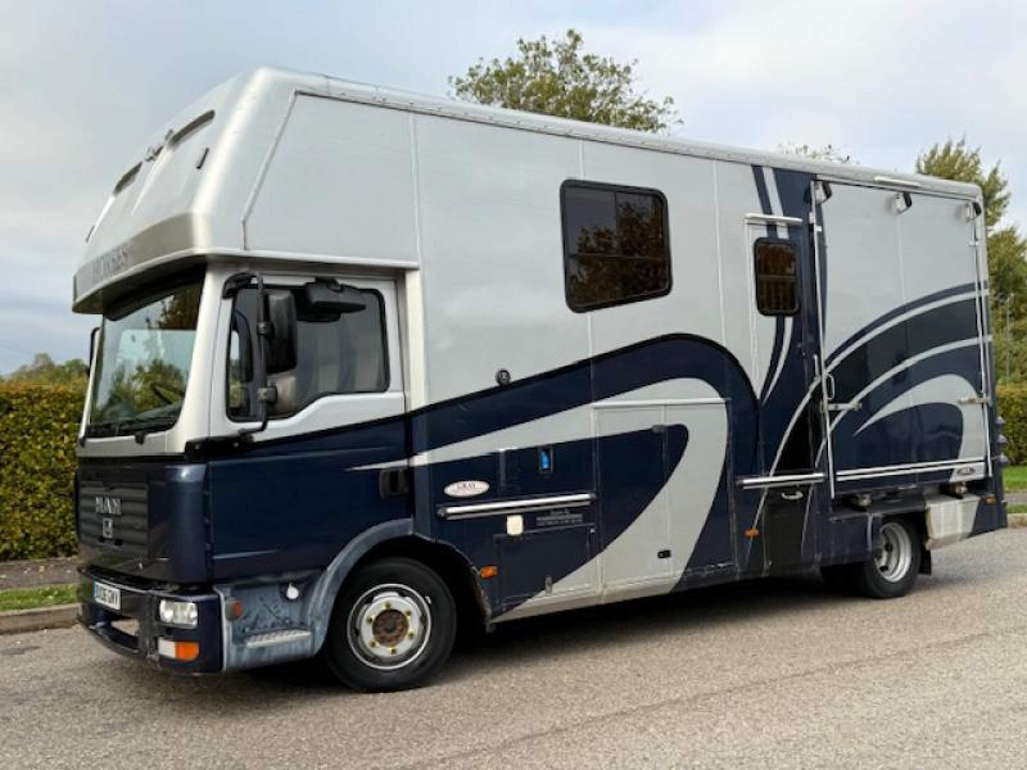 7.5t MAN TGL Automatic Horsebox - image 1 of 9