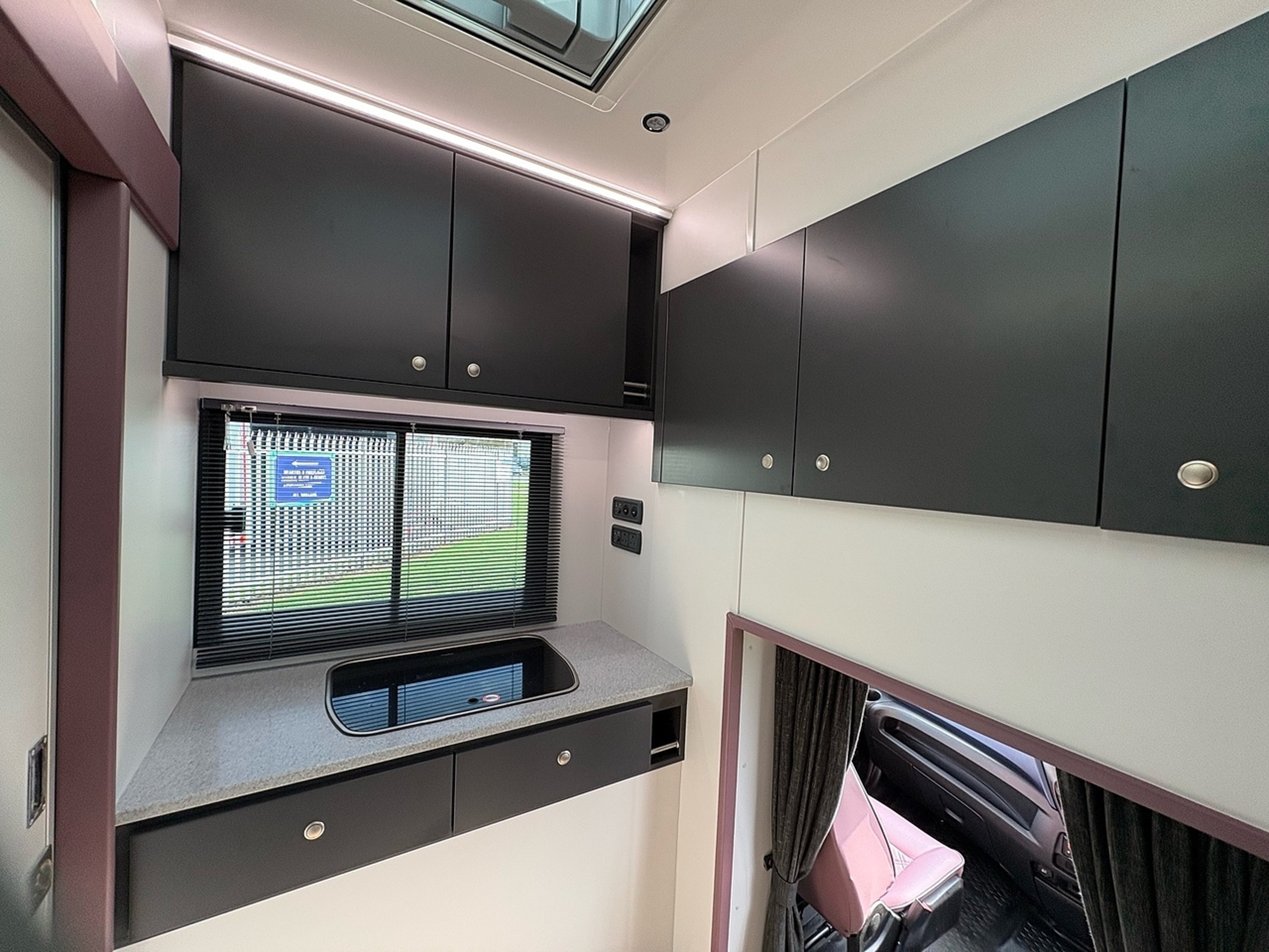 7.2t Iveco by PRB Horseboxes - image 15 of 18