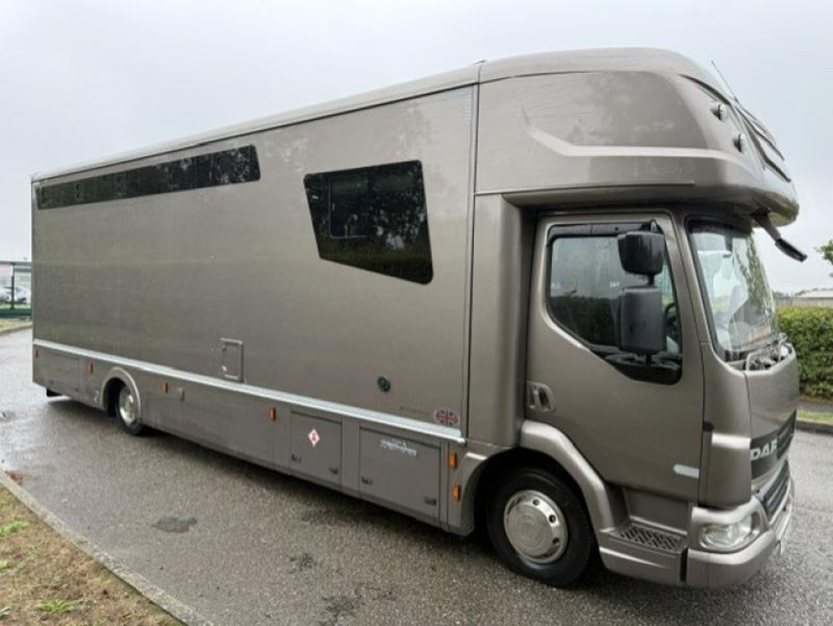 12t DAF Lf 220 by JM Horseboxes - image 3 of 17