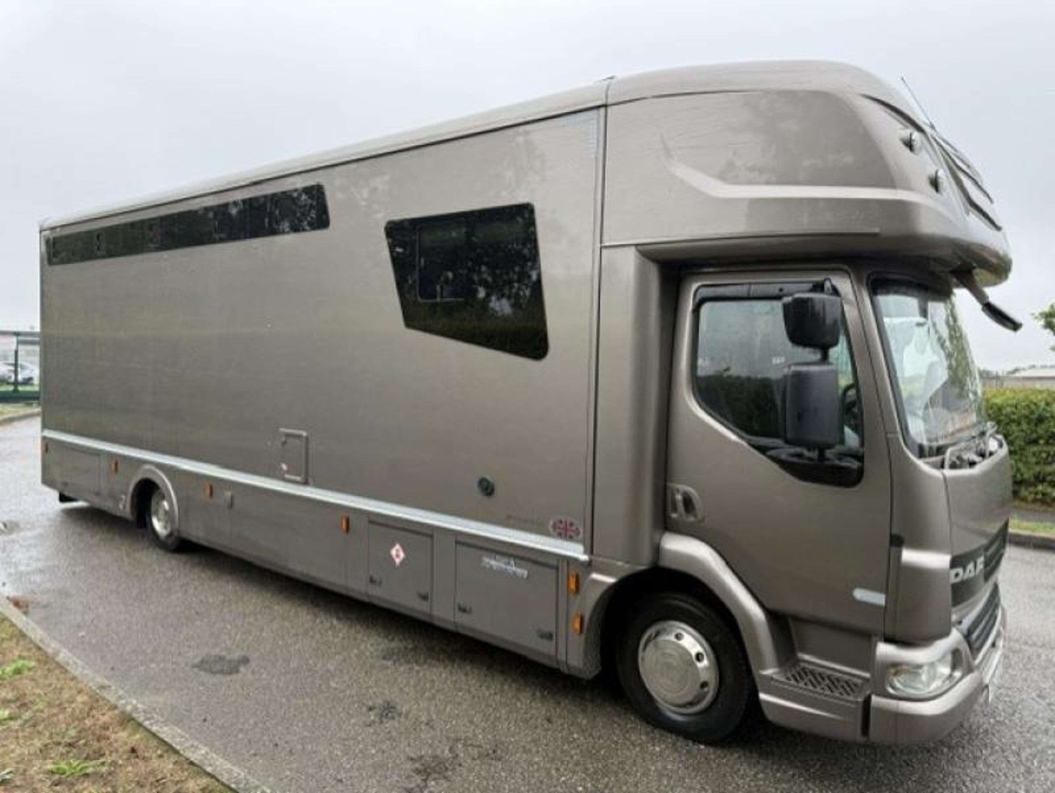12t DAF Lf 220 by JM Horseboxes - image 3 of 17
