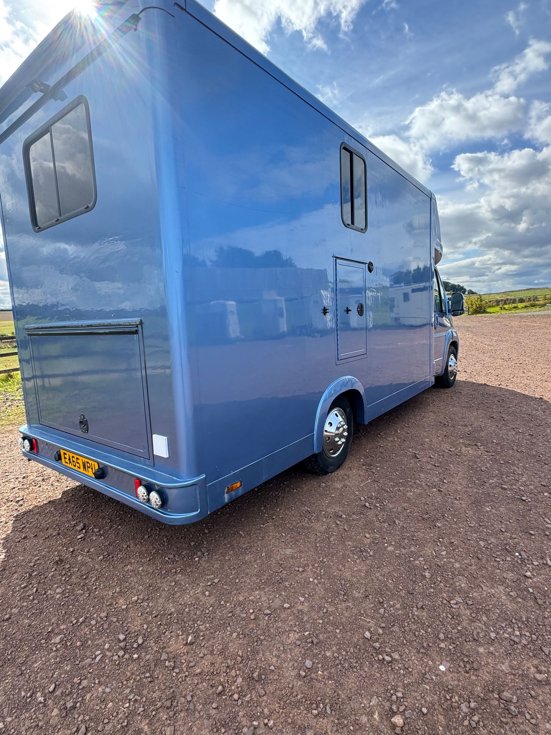 GDR Coachbuilt 4.5T Horsebox - image 2 of 13