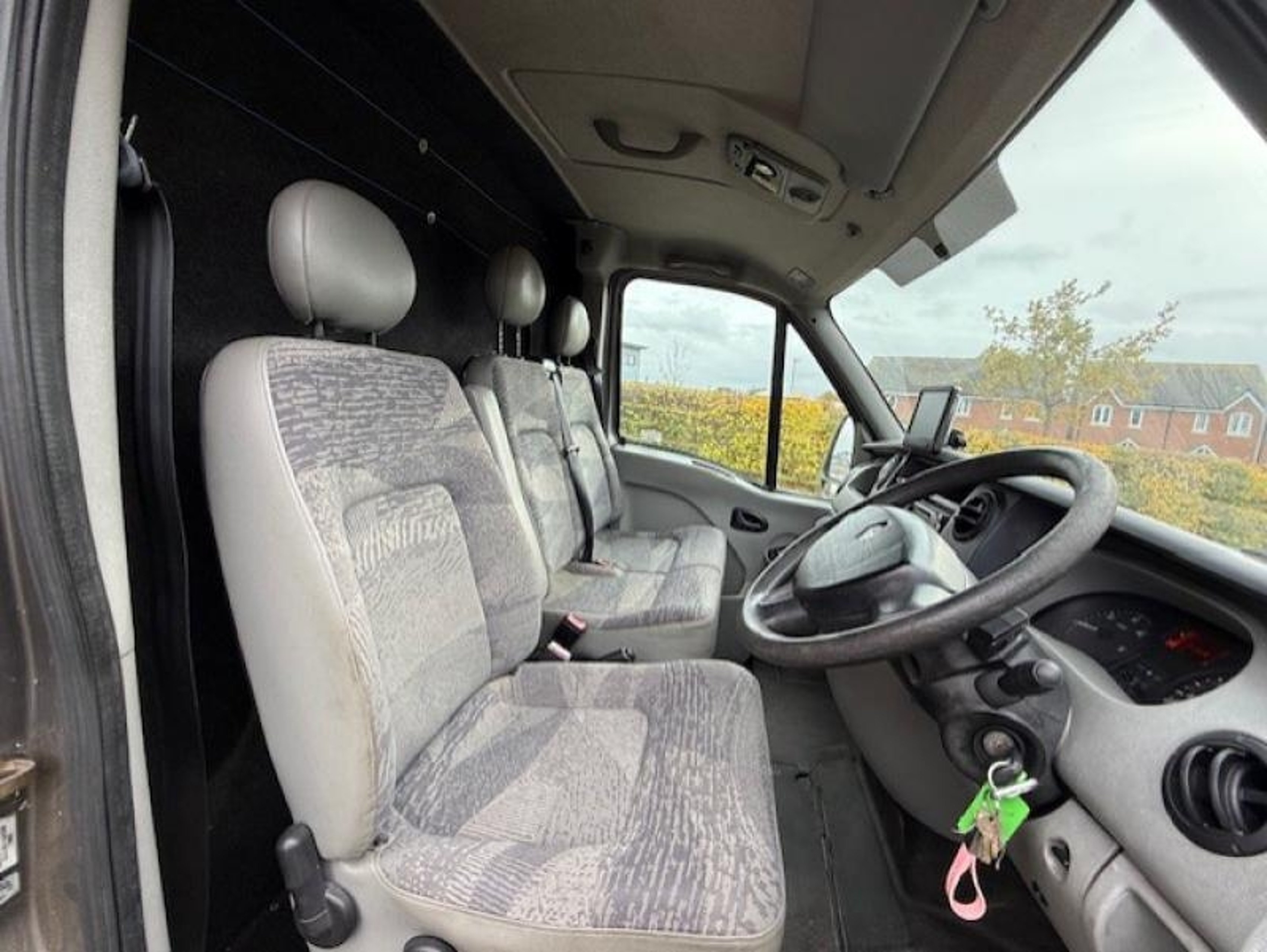 3.9T Renault Master by Stratton Horseboxes - image 2 of 8