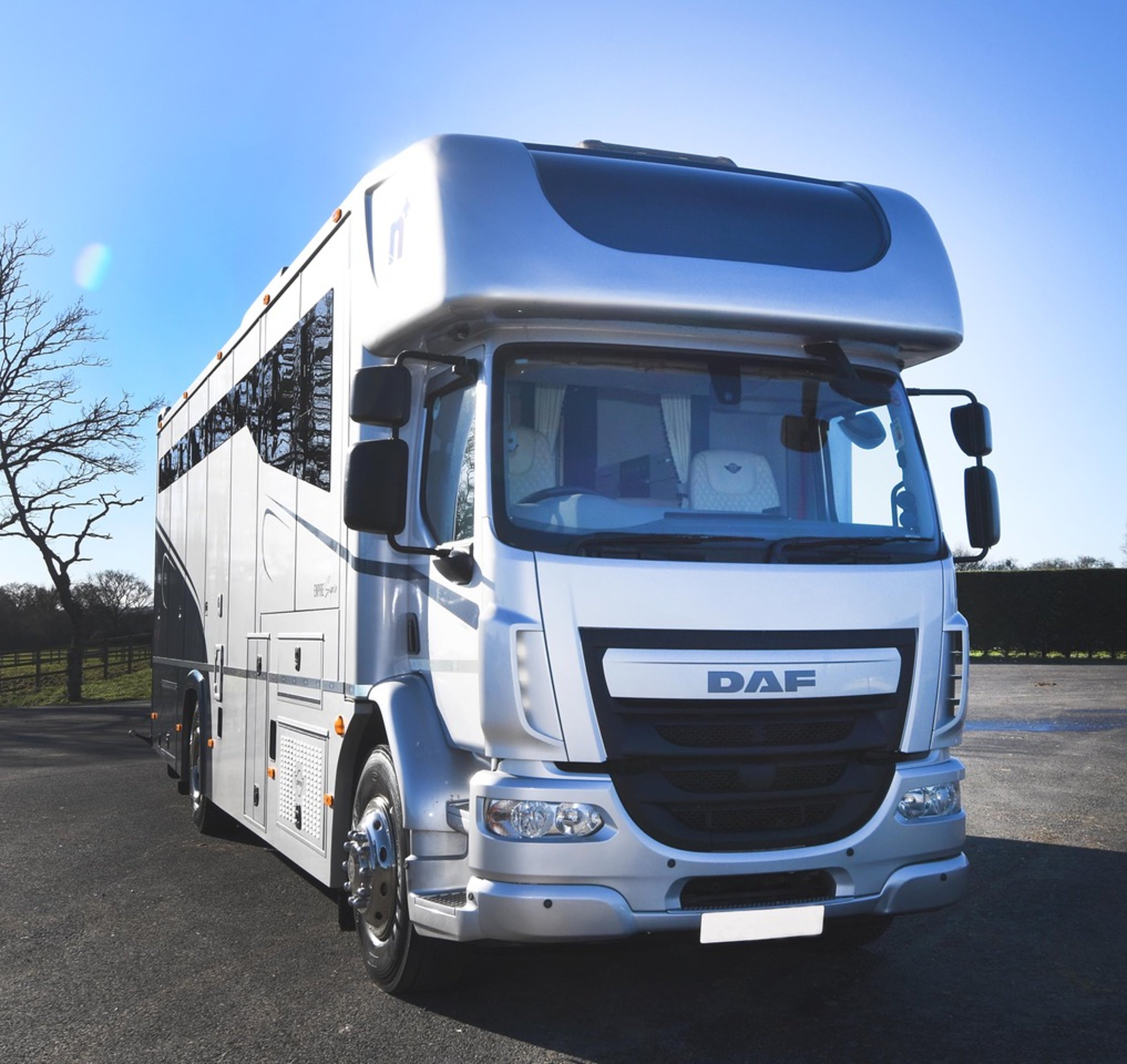 Empire Superior 18-tonne Luxury Horsebox - image 1 of 1