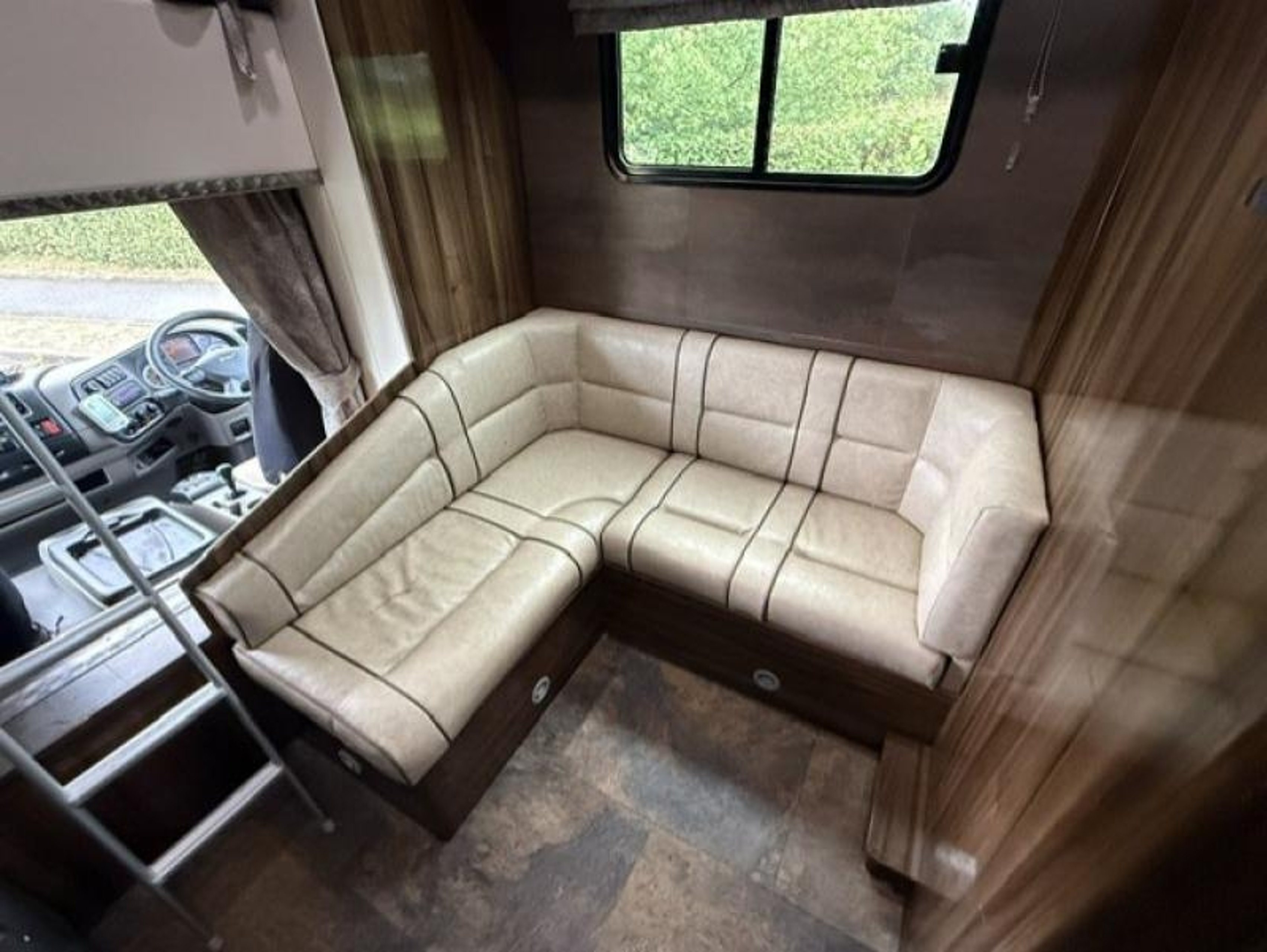 12t DAF Lf 220 by JM Horseboxes - image 7 of 17