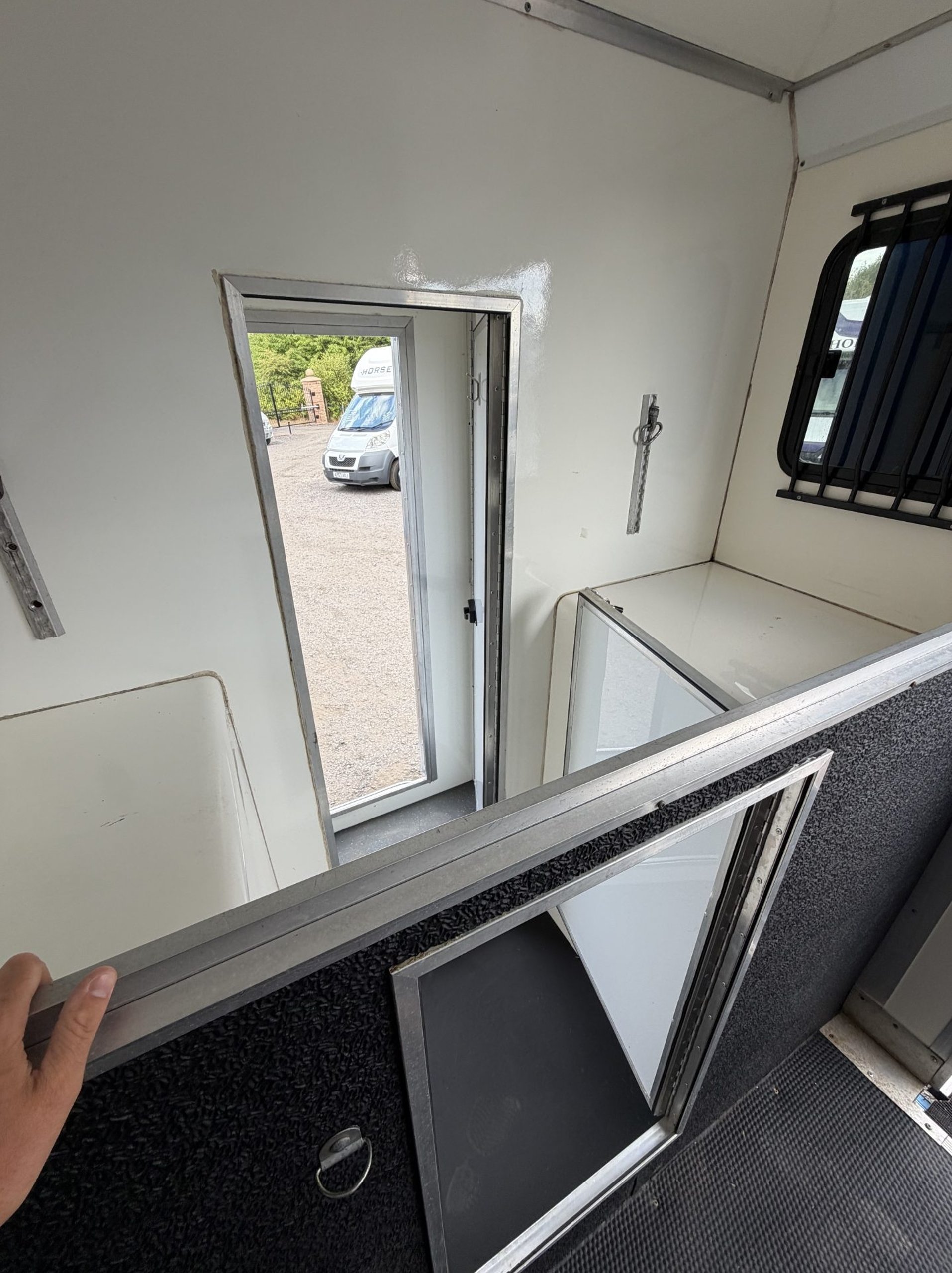 3.5t Renault Master by Cross Country - image 9 of 18