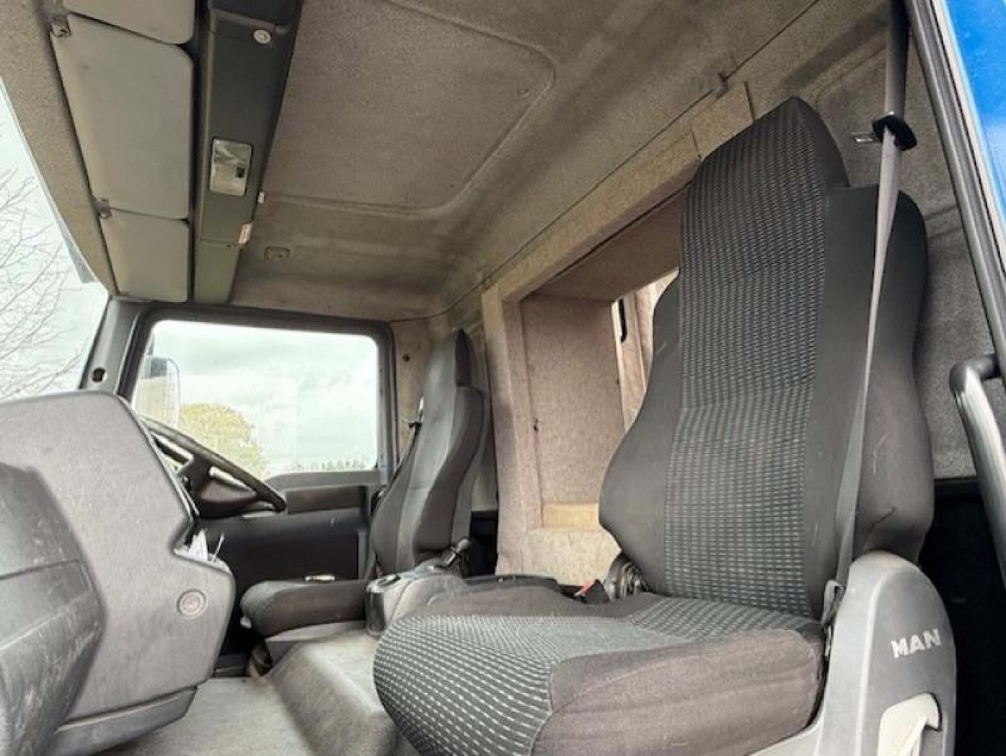 18t Automatic MAN TGL by Hayling Truck Island - image 2 of 14