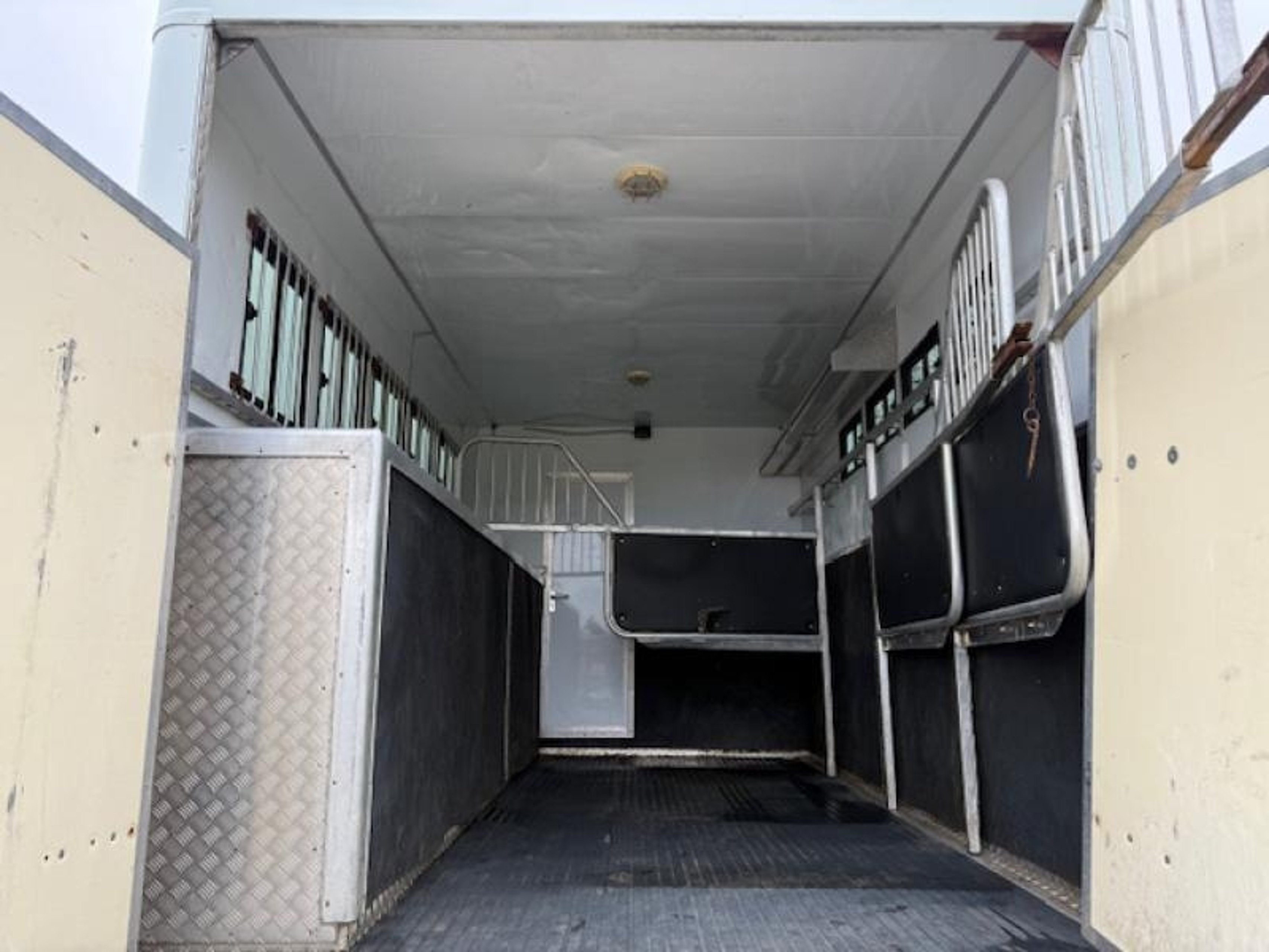 12t DAF Lf 180 by Tristar Horseboxes - image 17 of 18