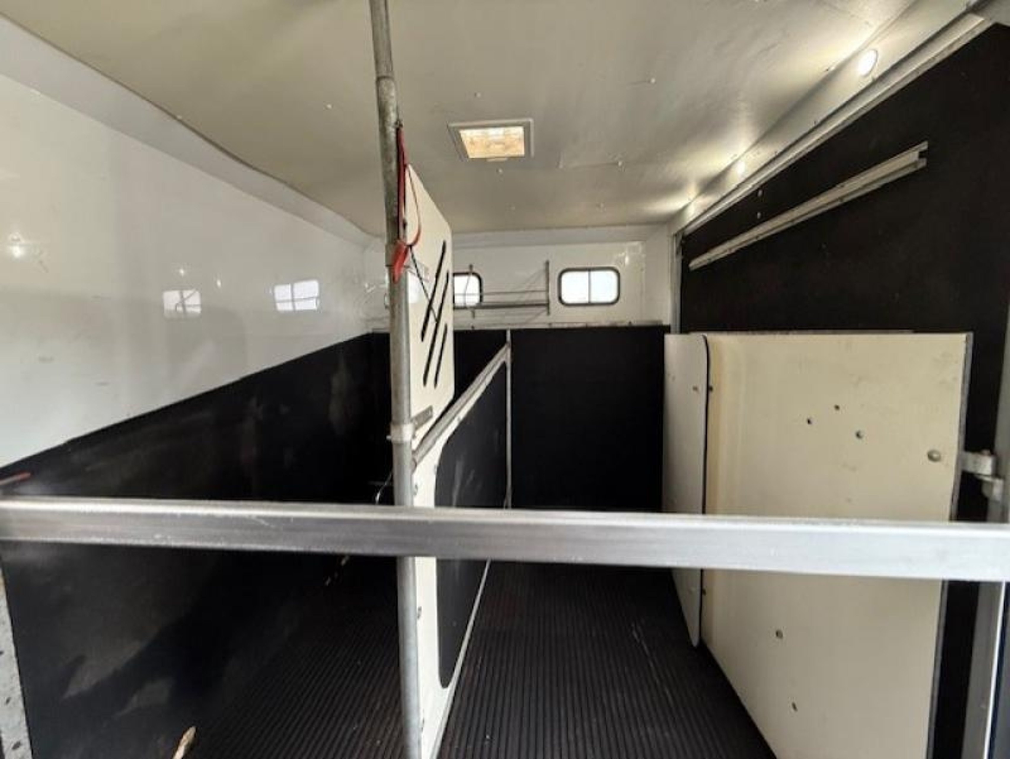7.5t MAN TGL Automatic Horsebox - image 6 of 9