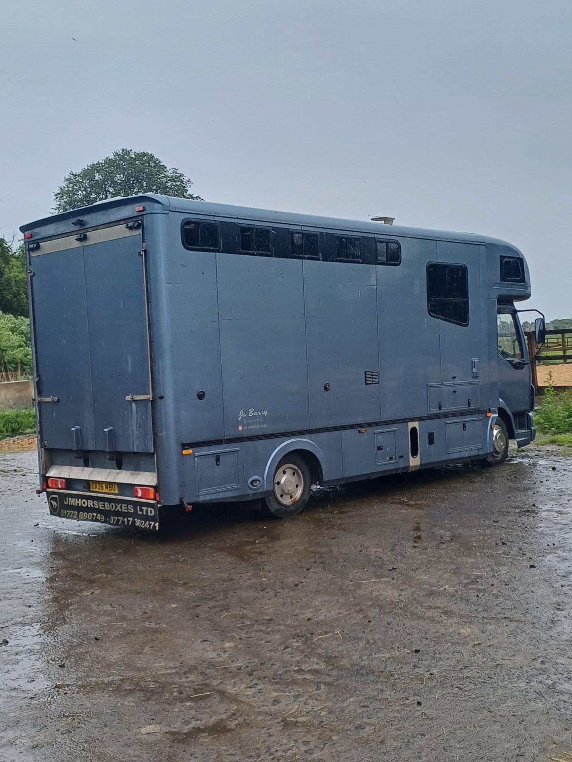 7.5T JM Coachbuilt Horsebox - image 2 of 7