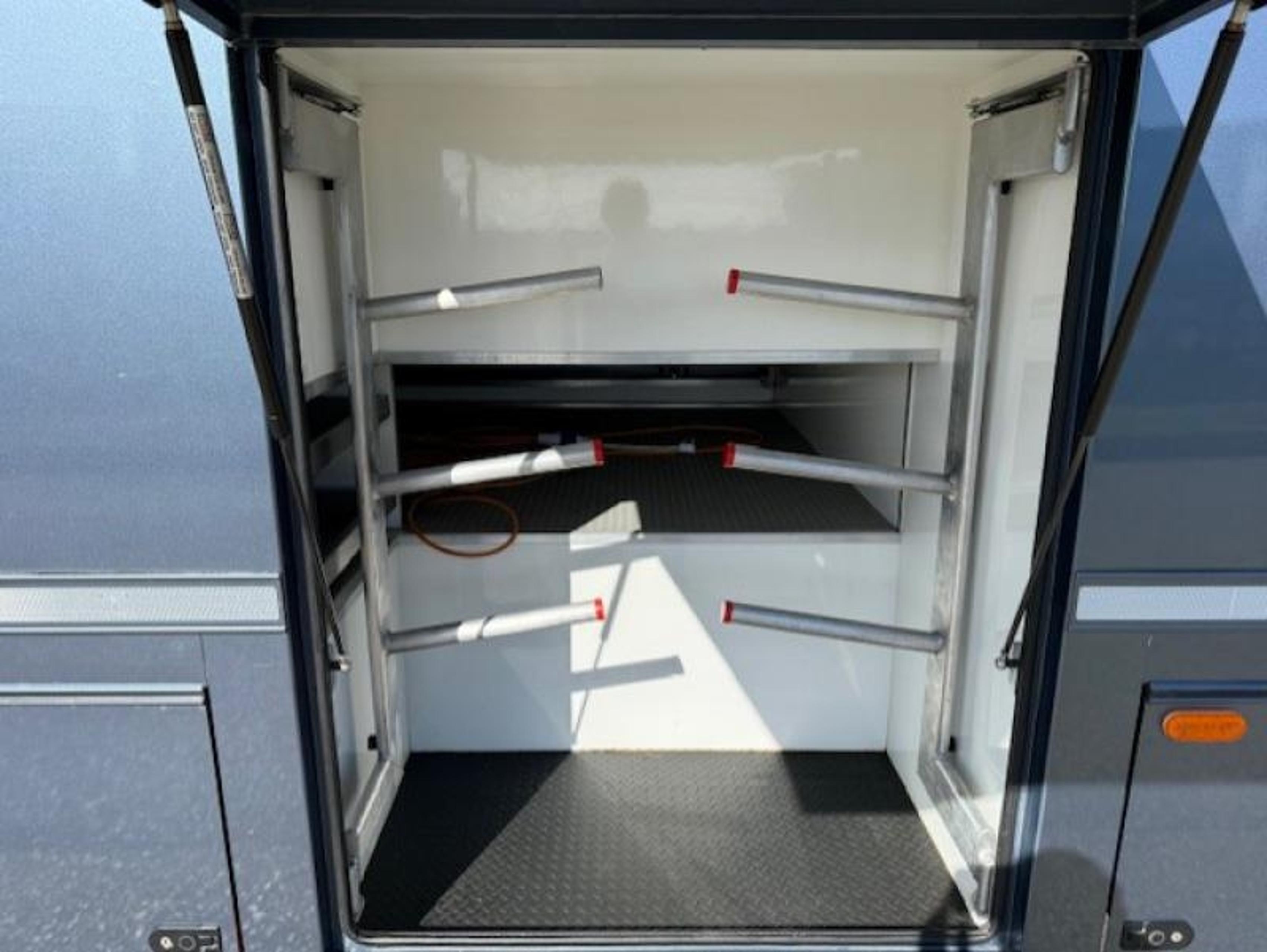 15t DAF LF 230 by PRB Horseboxes - image 7 of 18