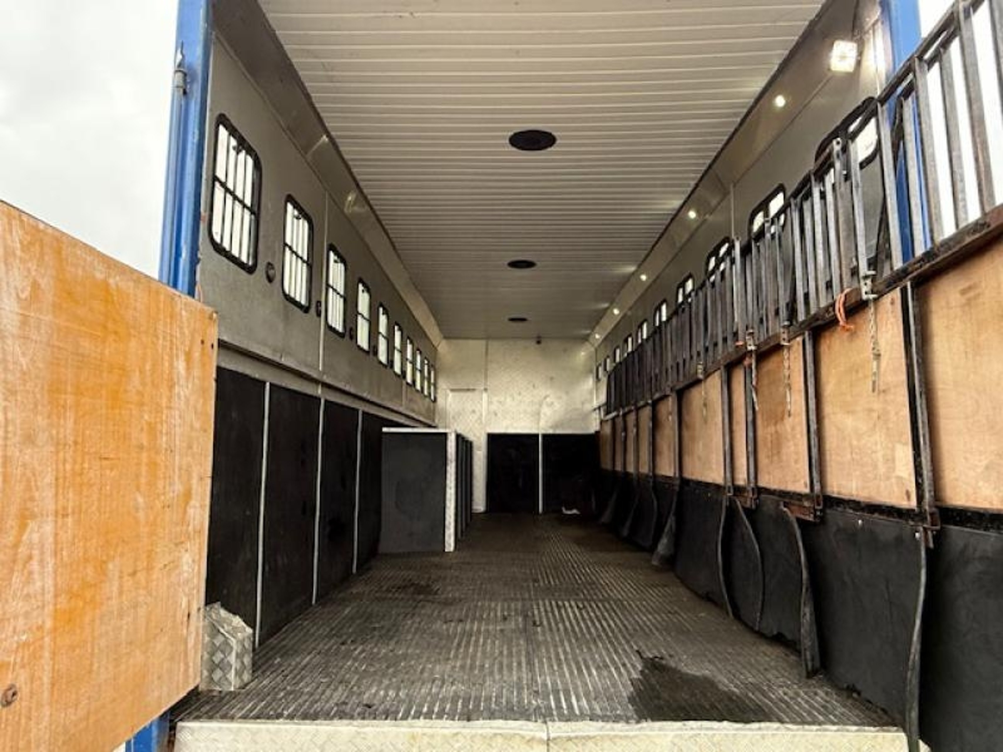 18t Automatic MAN TGL by Hayling Truck Island - image 12 of 14