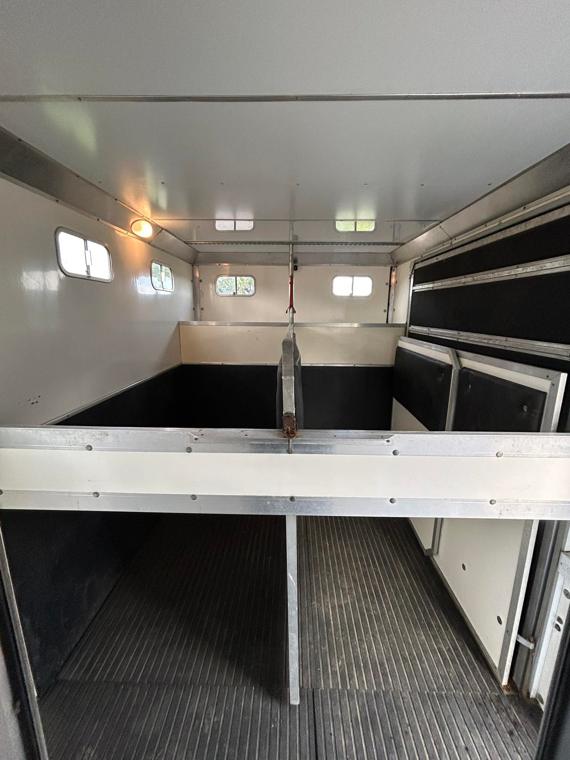 2003 6.5T Iveco Trophy Twin - image 9 of 13