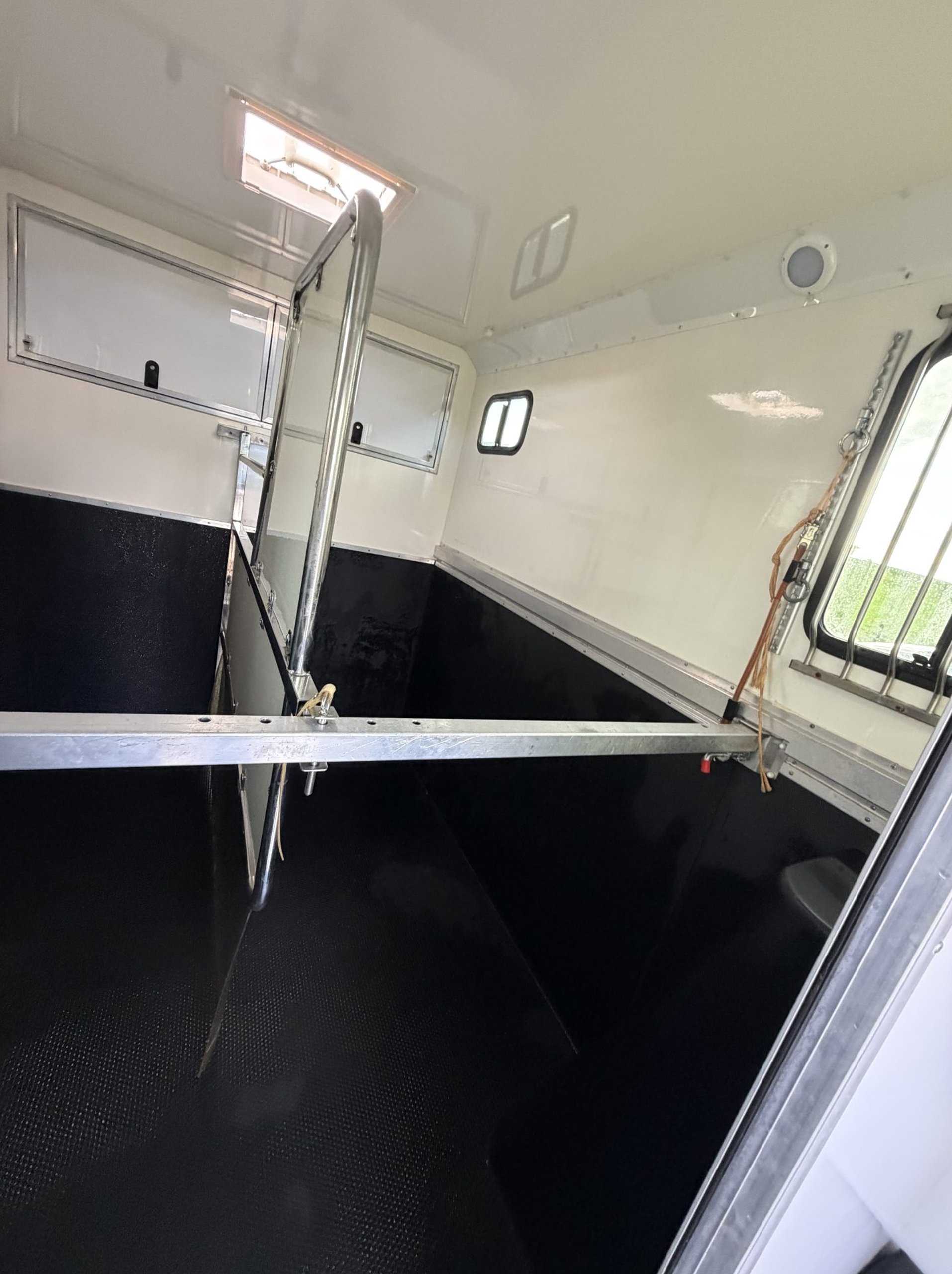 3.5t Peugeot Boxer by Regent - image 16 of 18