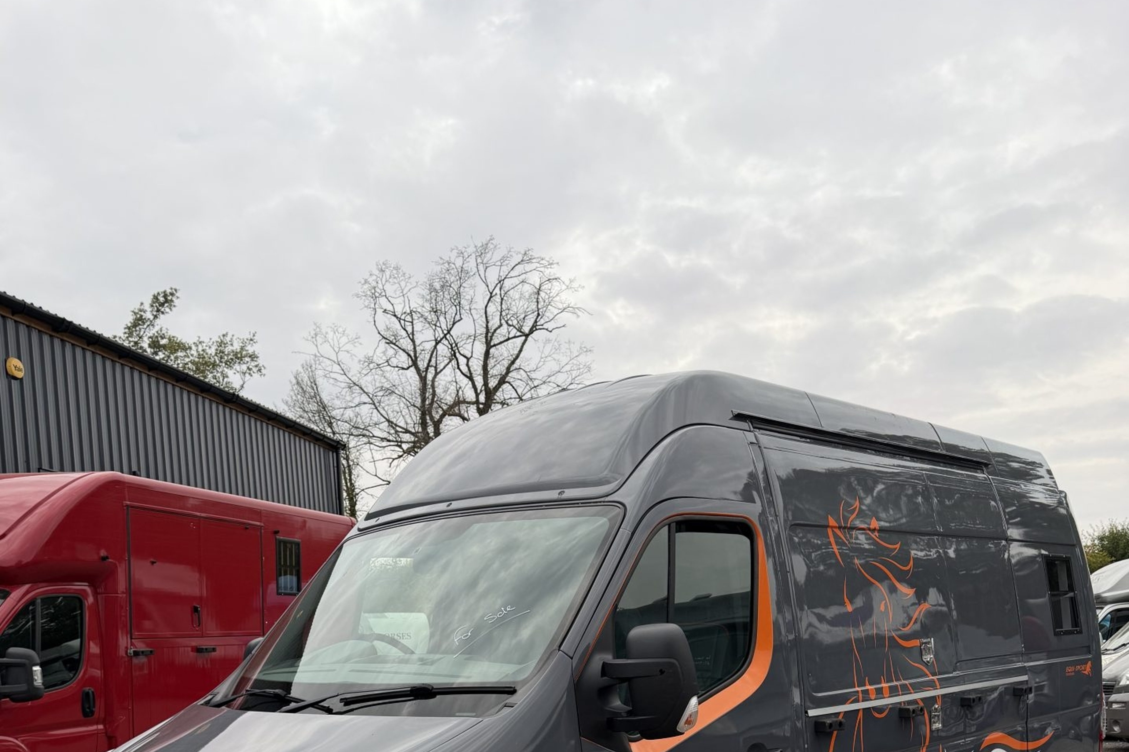 3.5t Renault Master by Equisport