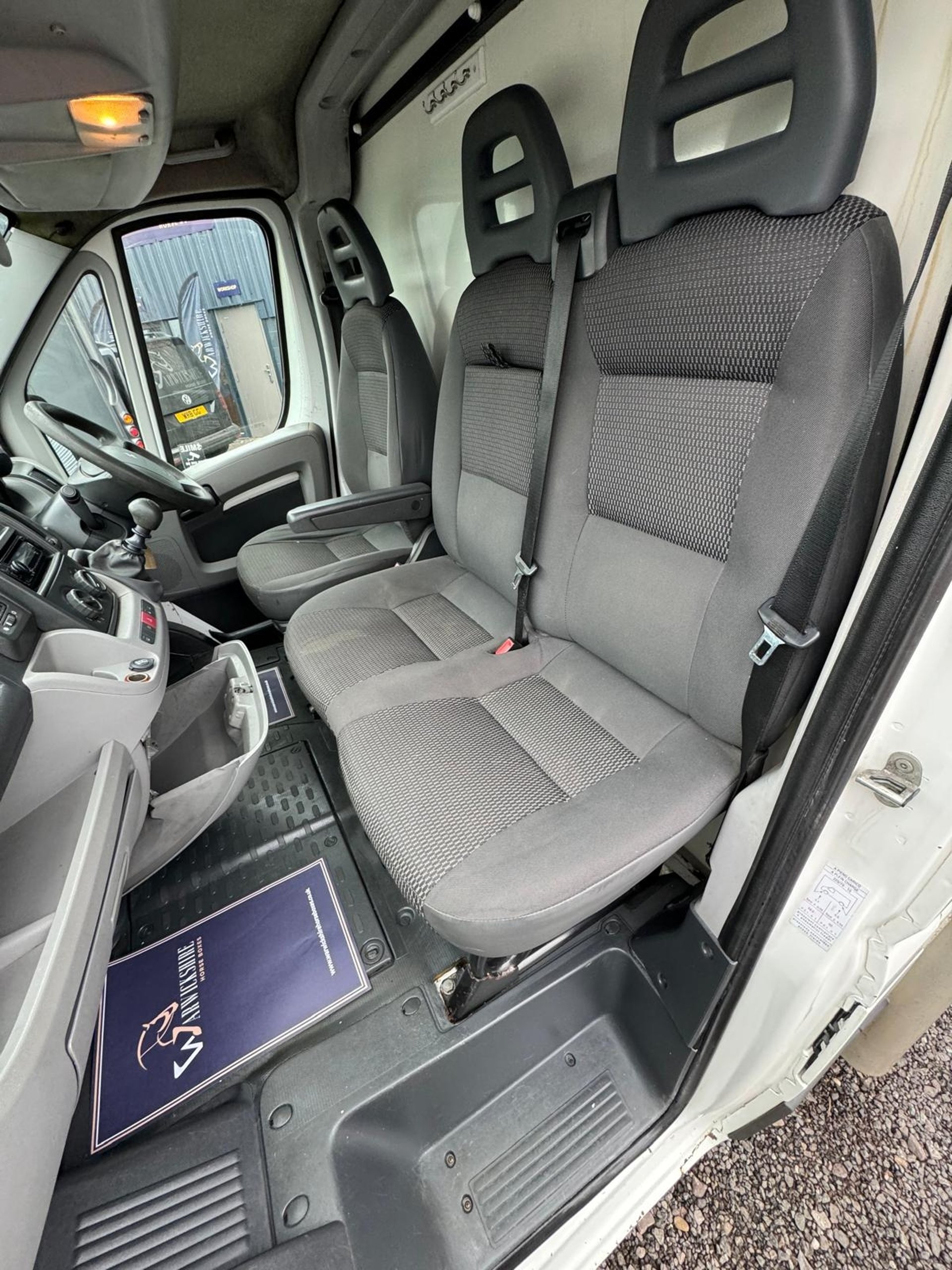 3.5t Citroën Relay - Open Plan Layout - image 9 of 12