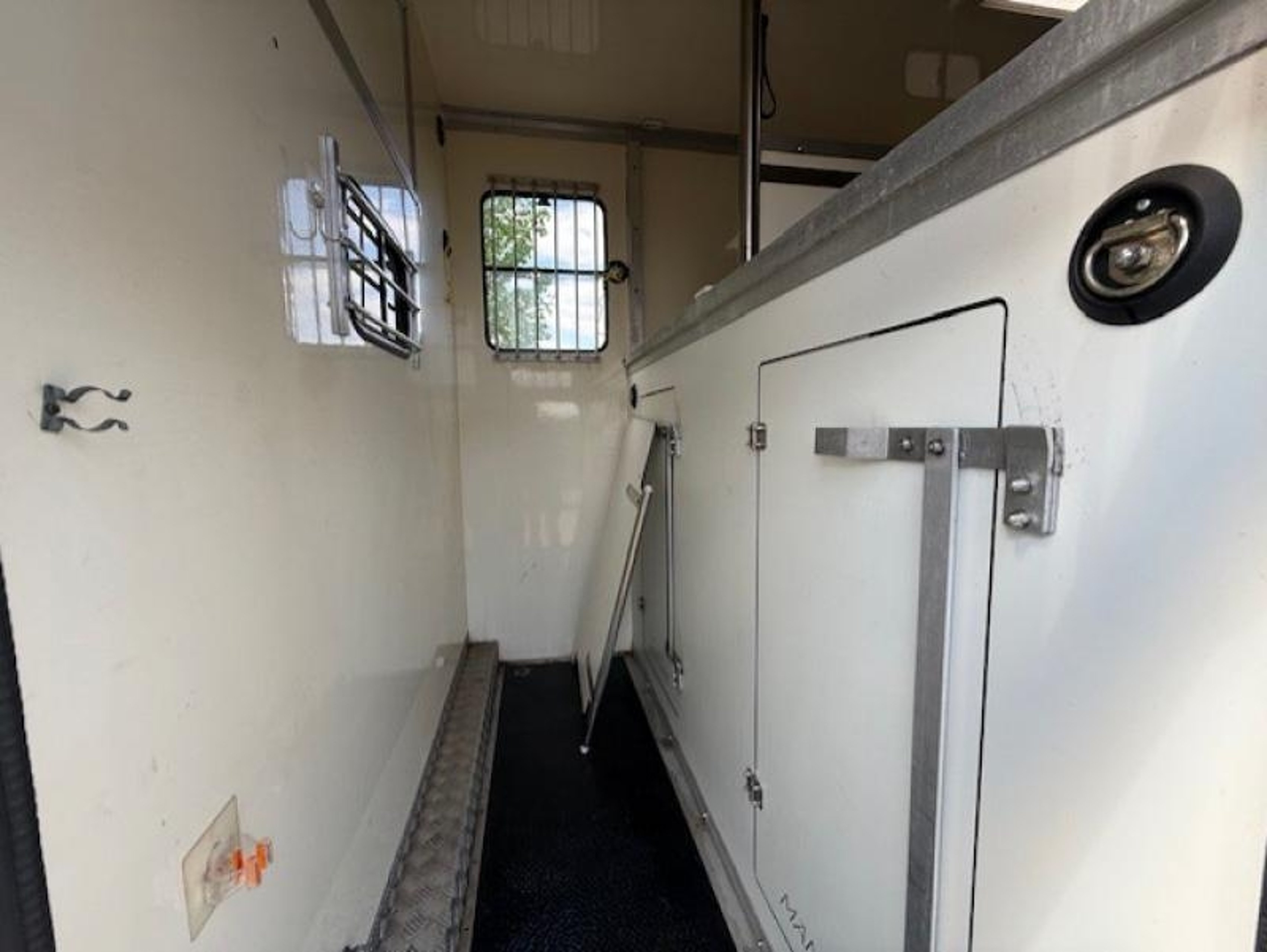 3.5t Peugeot Boxer by Mainline - image 8 of 12