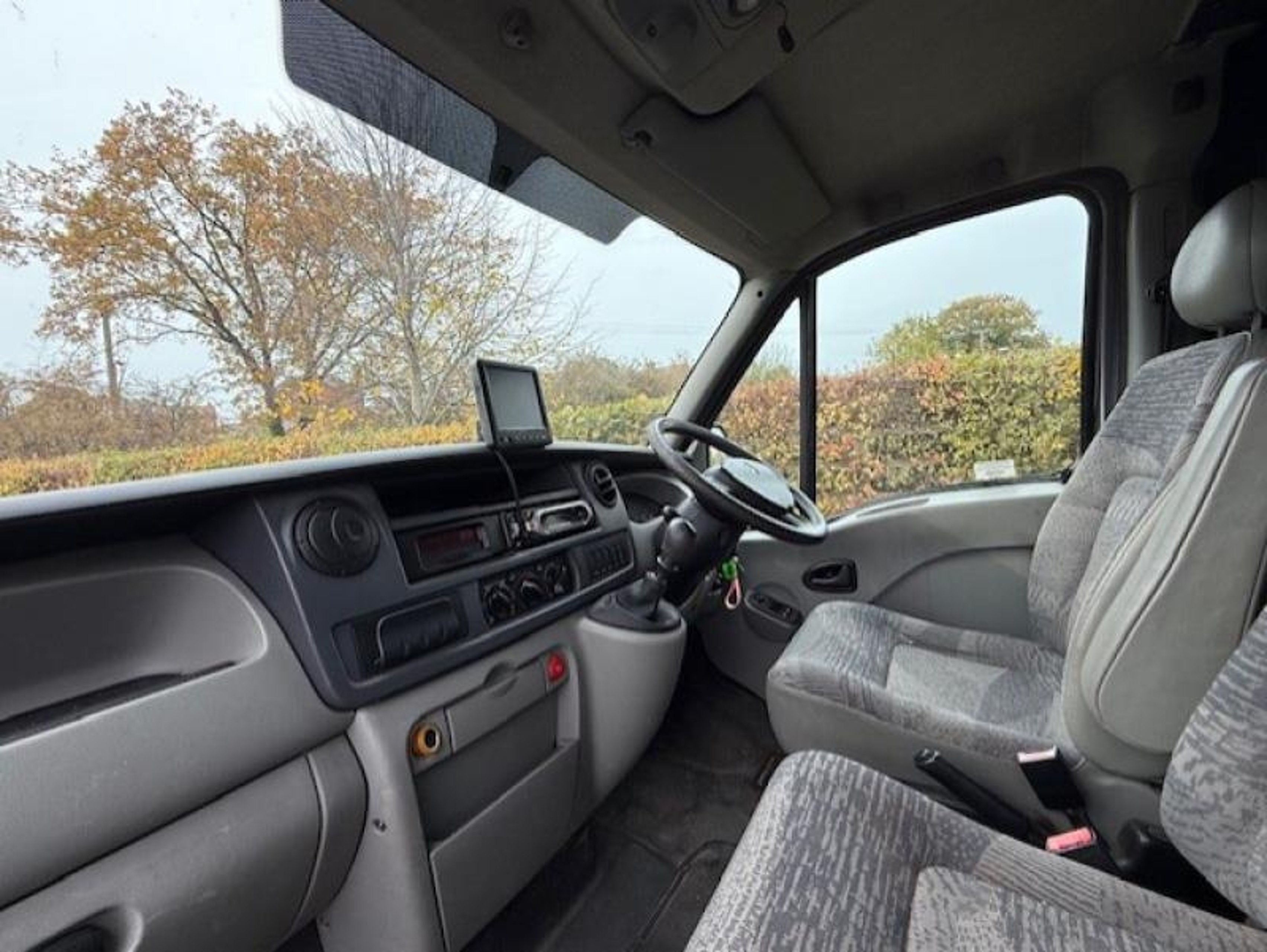 3.9T Renault Master by Stratton Horseboxes - image 8 of 8