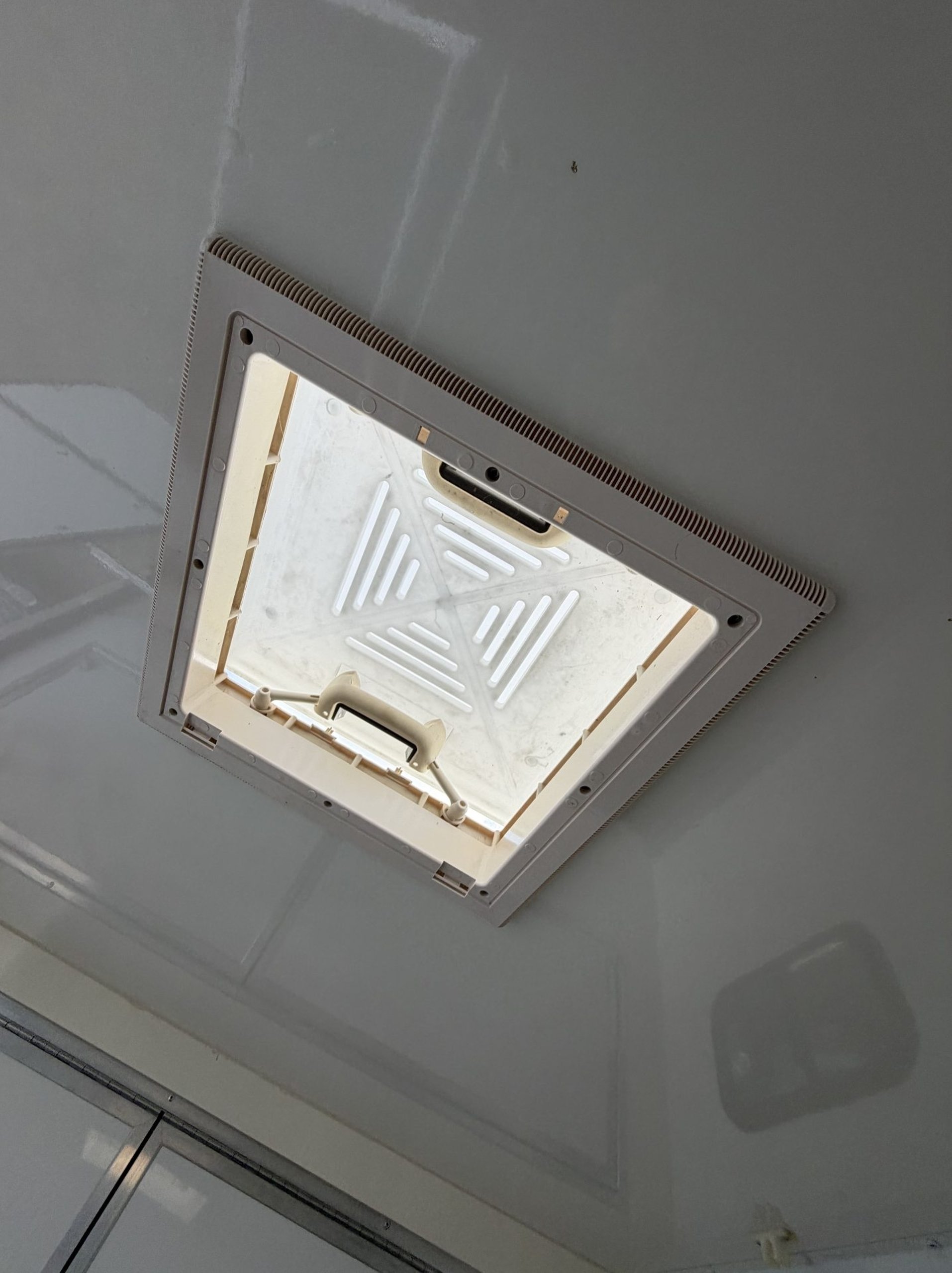 3.5t Peugeot Boxer by Regent - image 10 of 18