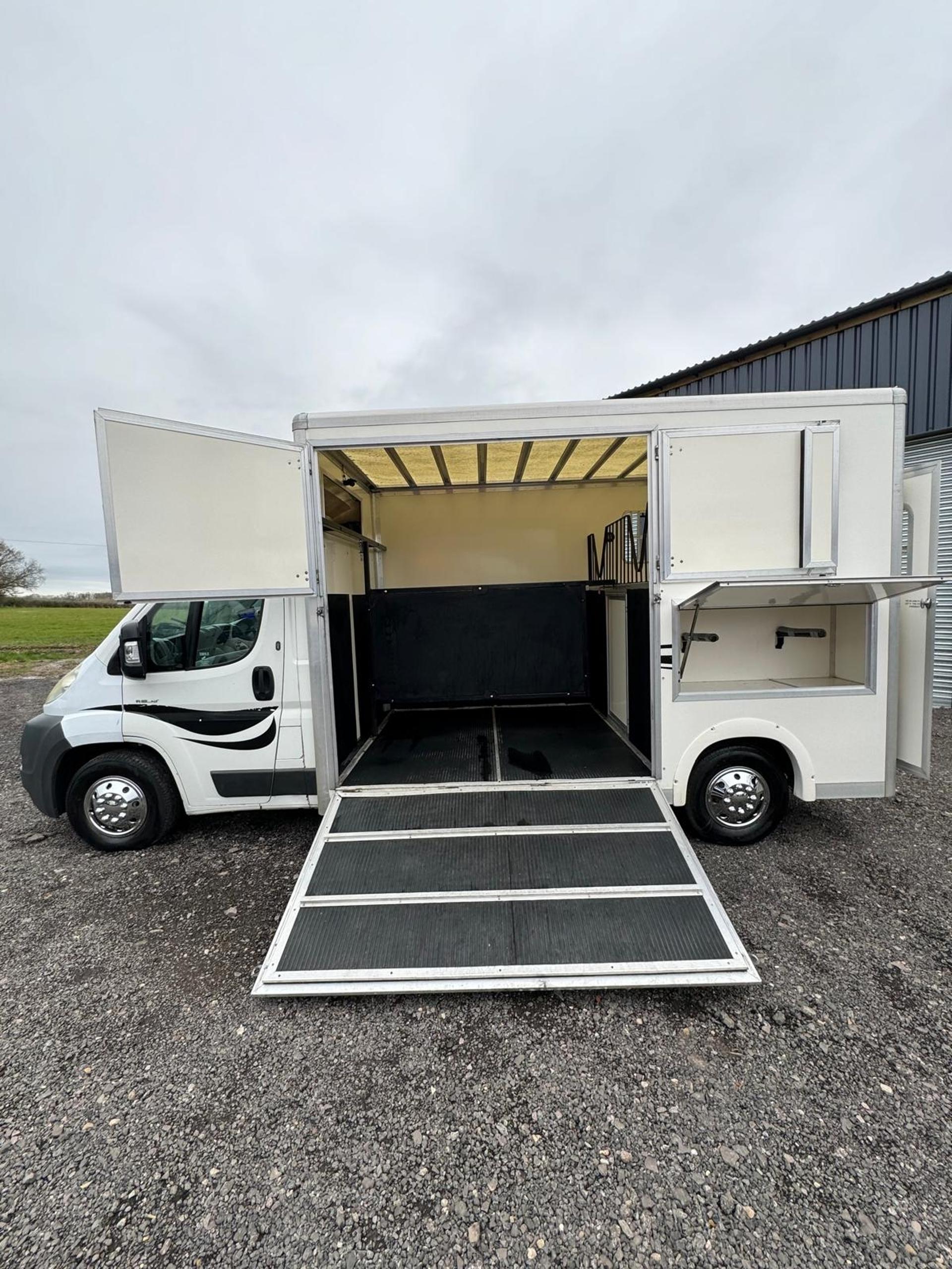 3.5t Citroën Relay - Open Plan Layout - image 4 of 12