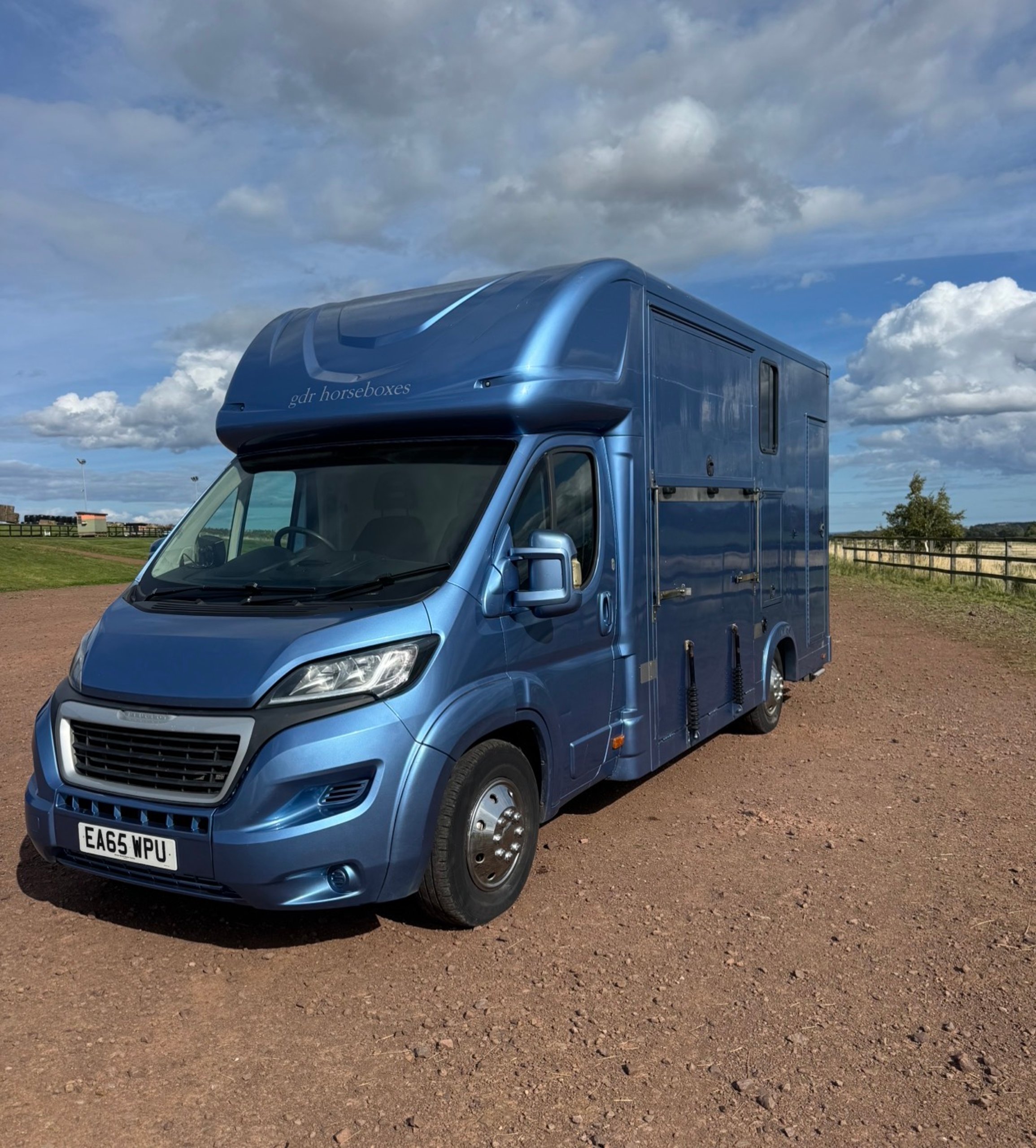 GDR Coachbuilt 4.5T Horsebox - image 1 of 13