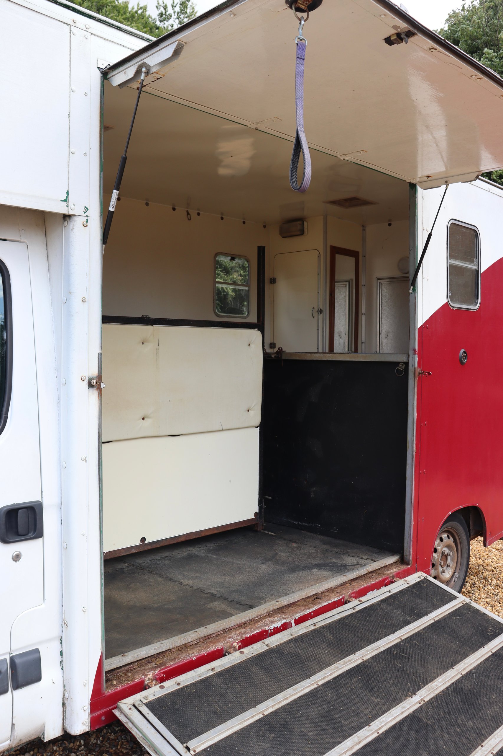 Vauxhall Movano 2.2l Coachbuilt 3.5T Long Stall - image 1 of 12