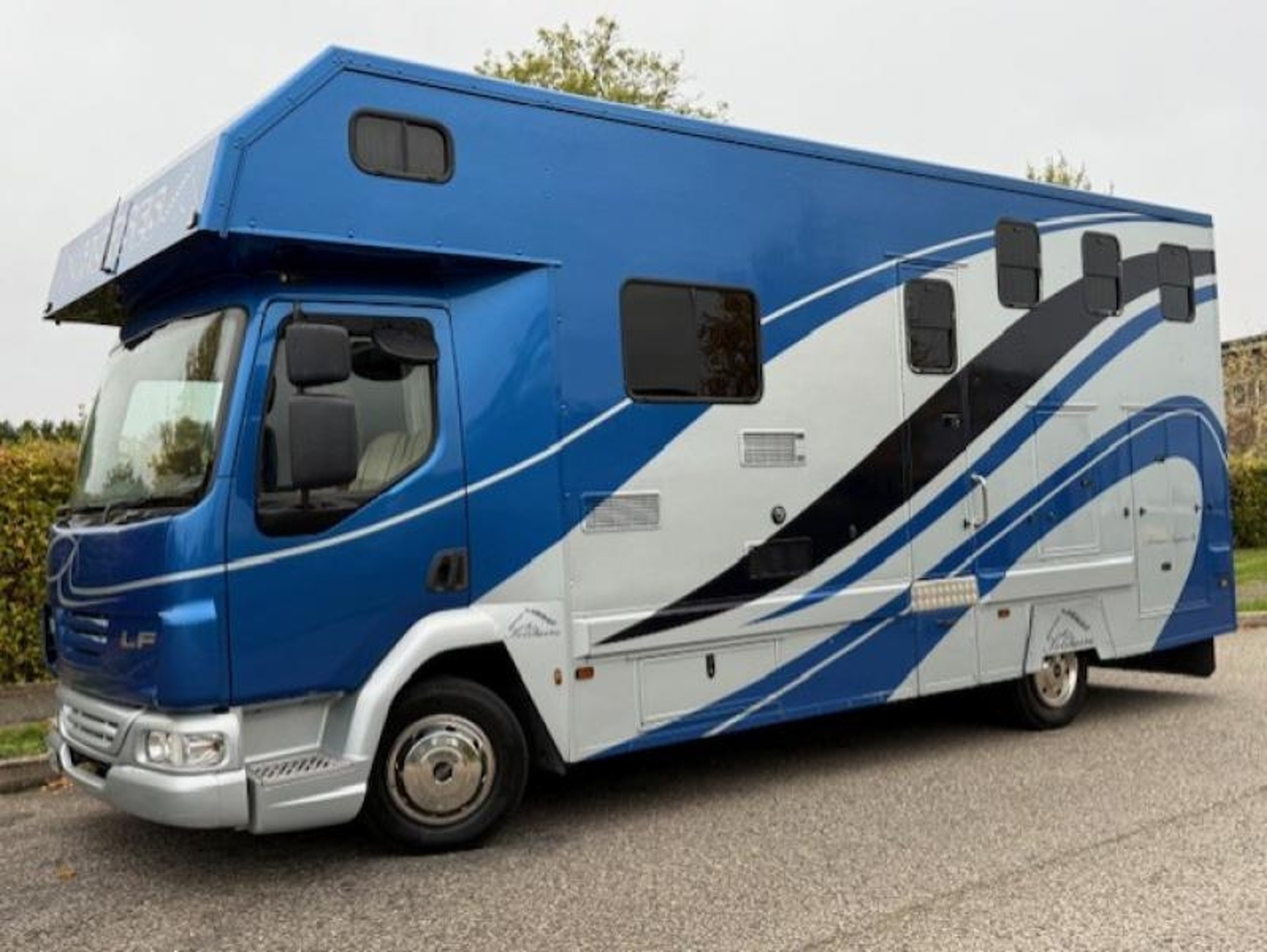 7.5T DAF LF by Solitaire Horseboxes - image 1 of 1