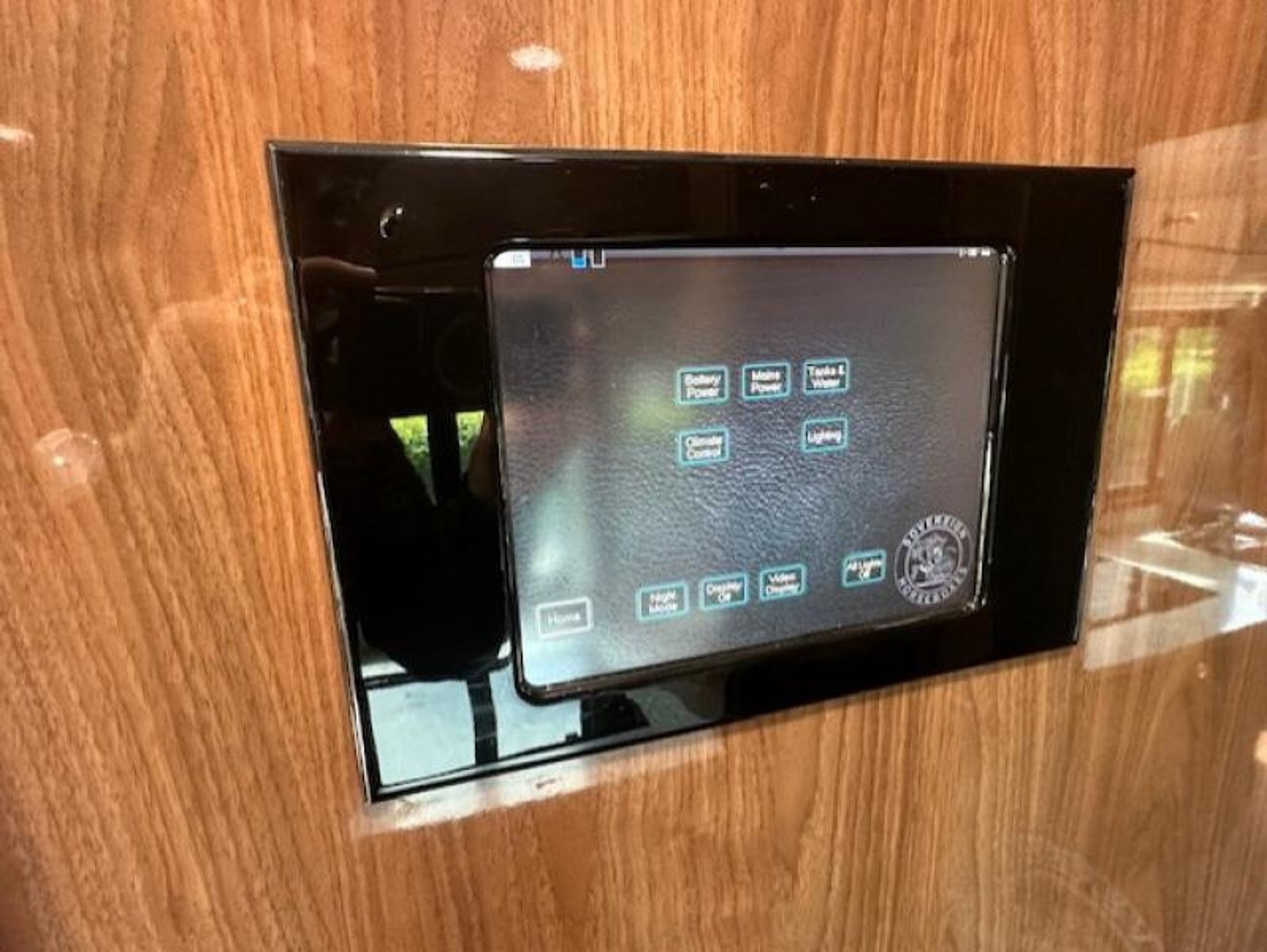 7.5t Iveco Eurocargo by Sovereign Horseboxes - image 8 of 15