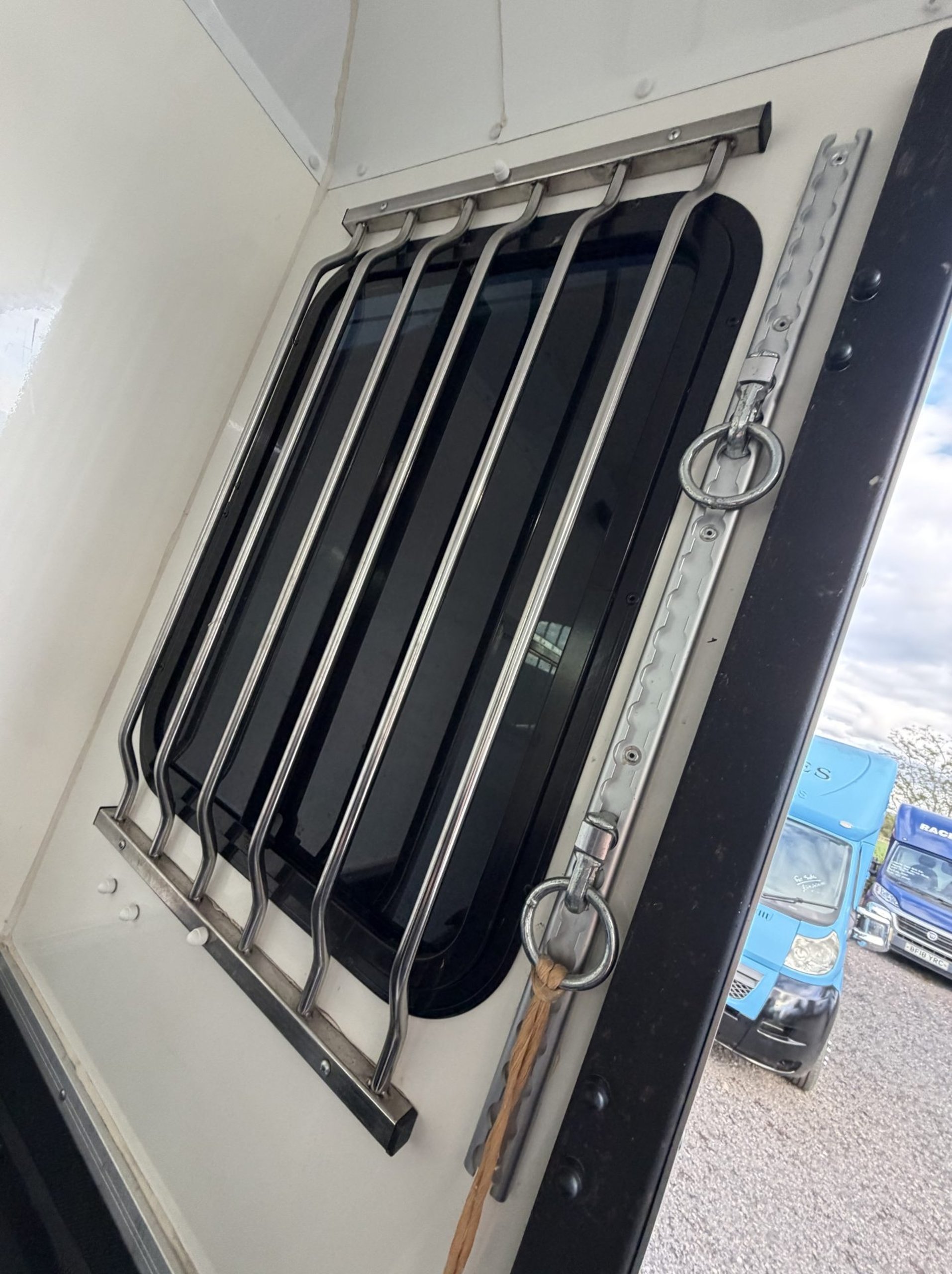 3.5t Peugeot Boxer by Regent - image 12 of 18