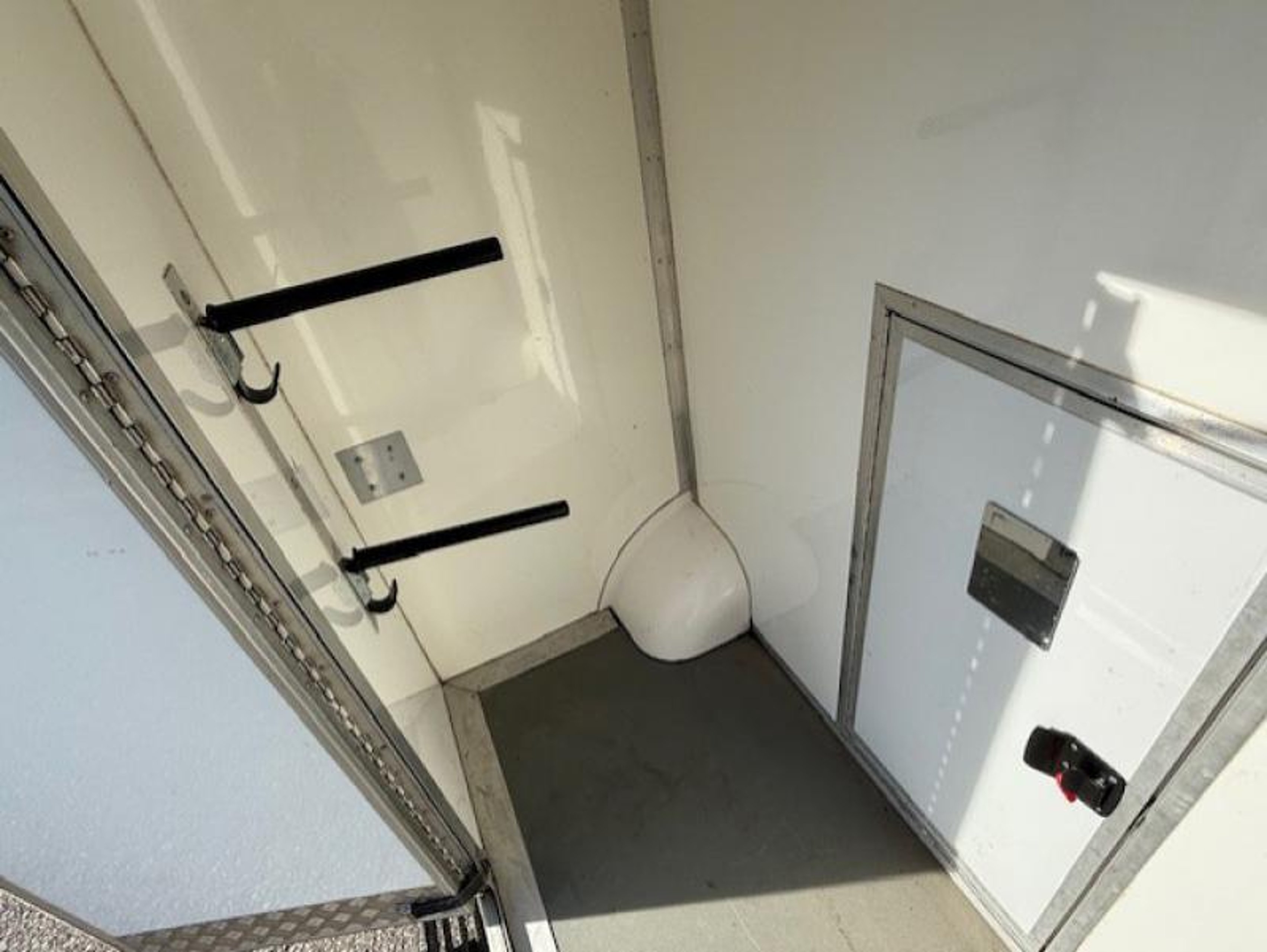 3.5T Bloomfields One - Renault Master - image 4 of 10