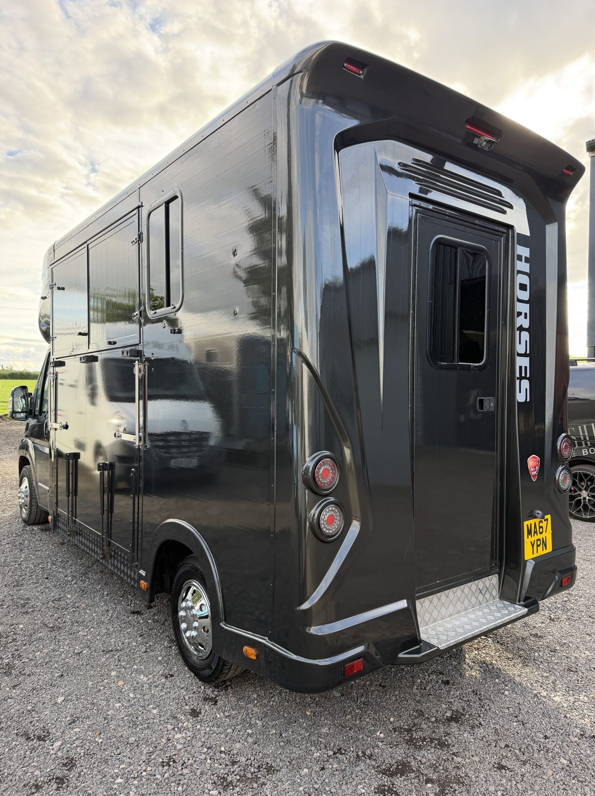 3.5t Peugeot Boxer by Regent - image 3 of 18