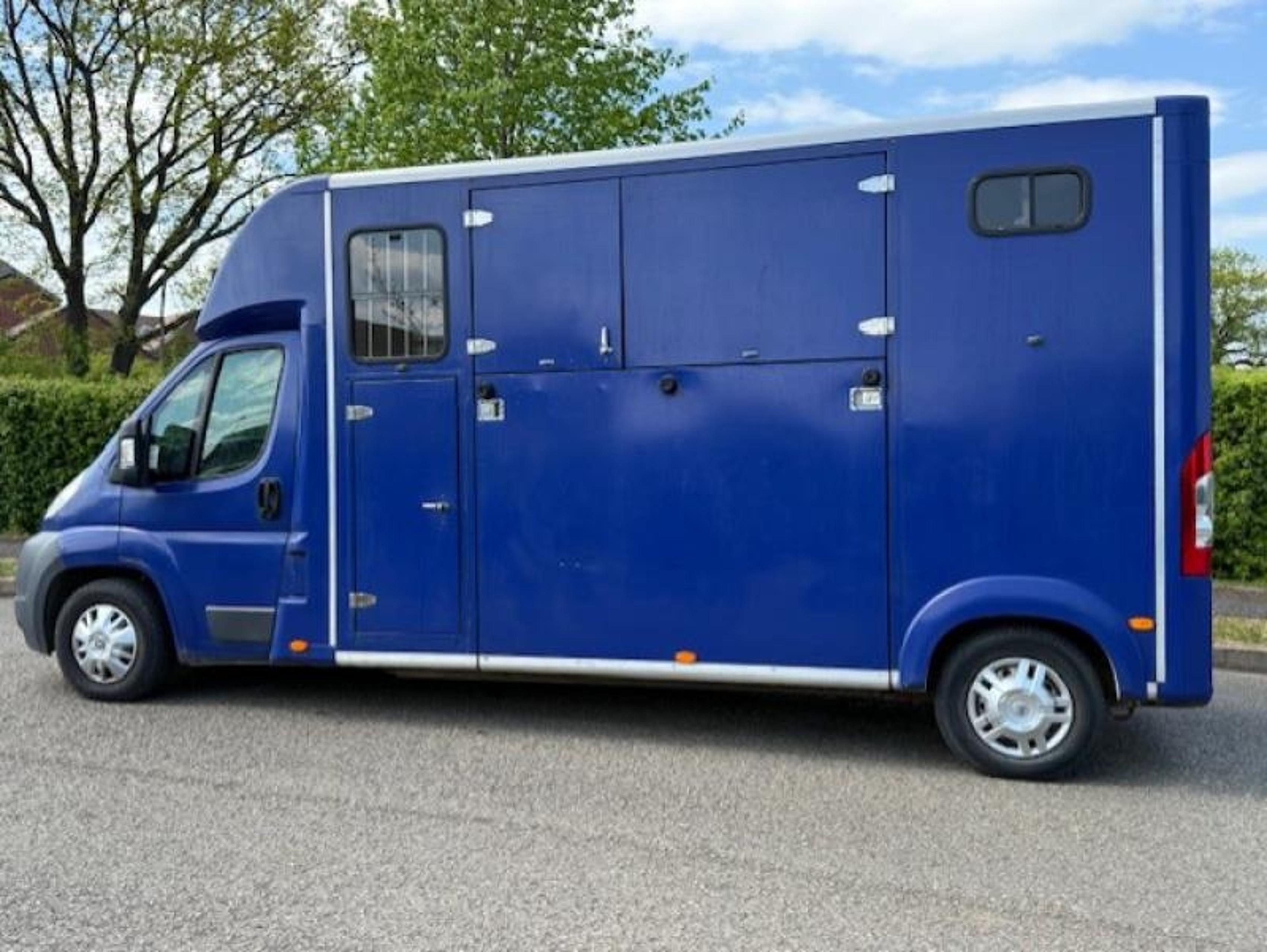 3.5t Peugeot Boxer by Mainline - image 5 of 12