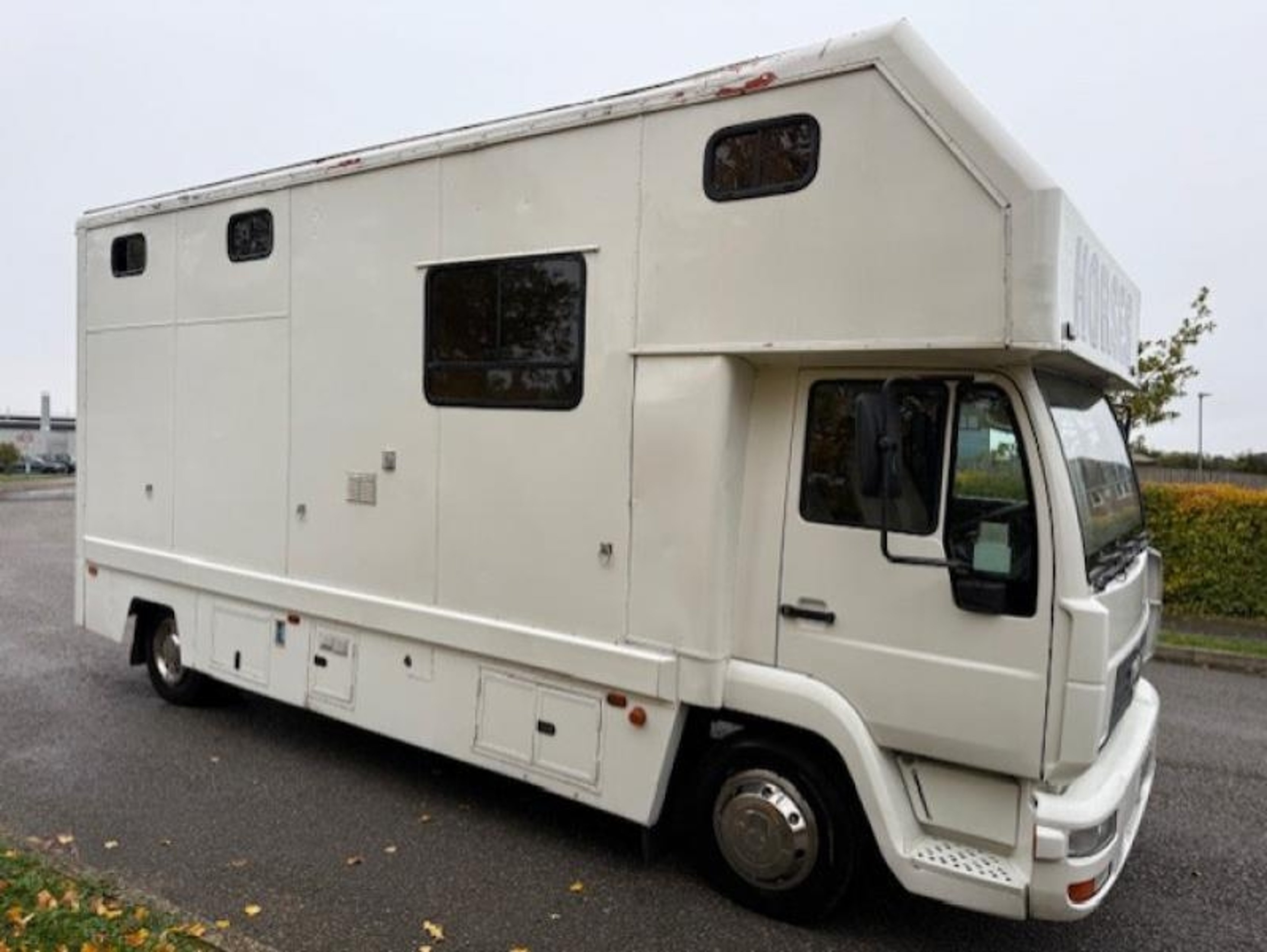 7.5T MAN Coach Built Horsebox - Stalled for 3 - image 4 of 16
