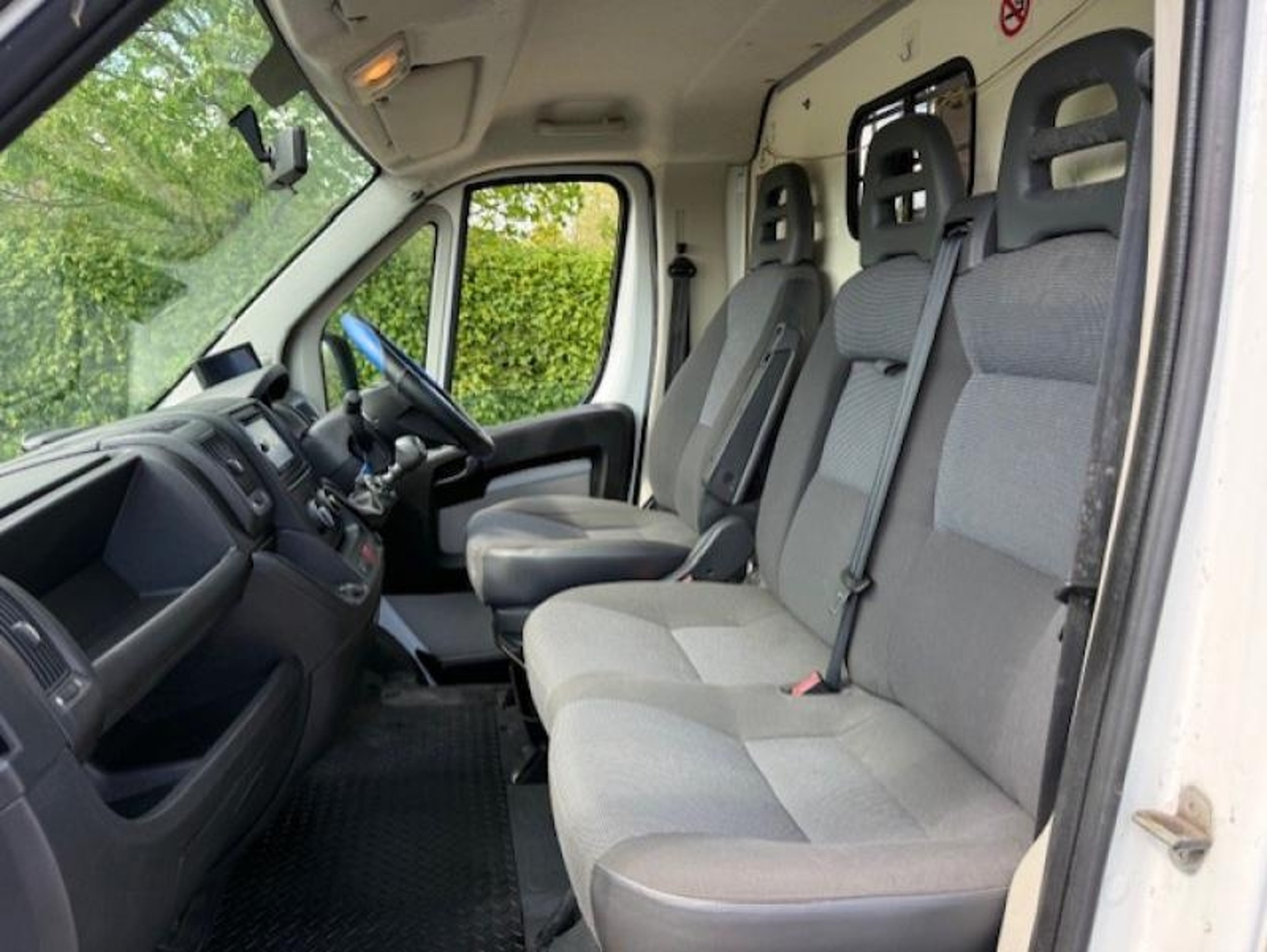 3.5t Peugeot Boxer by Mainline - image 3 of 12