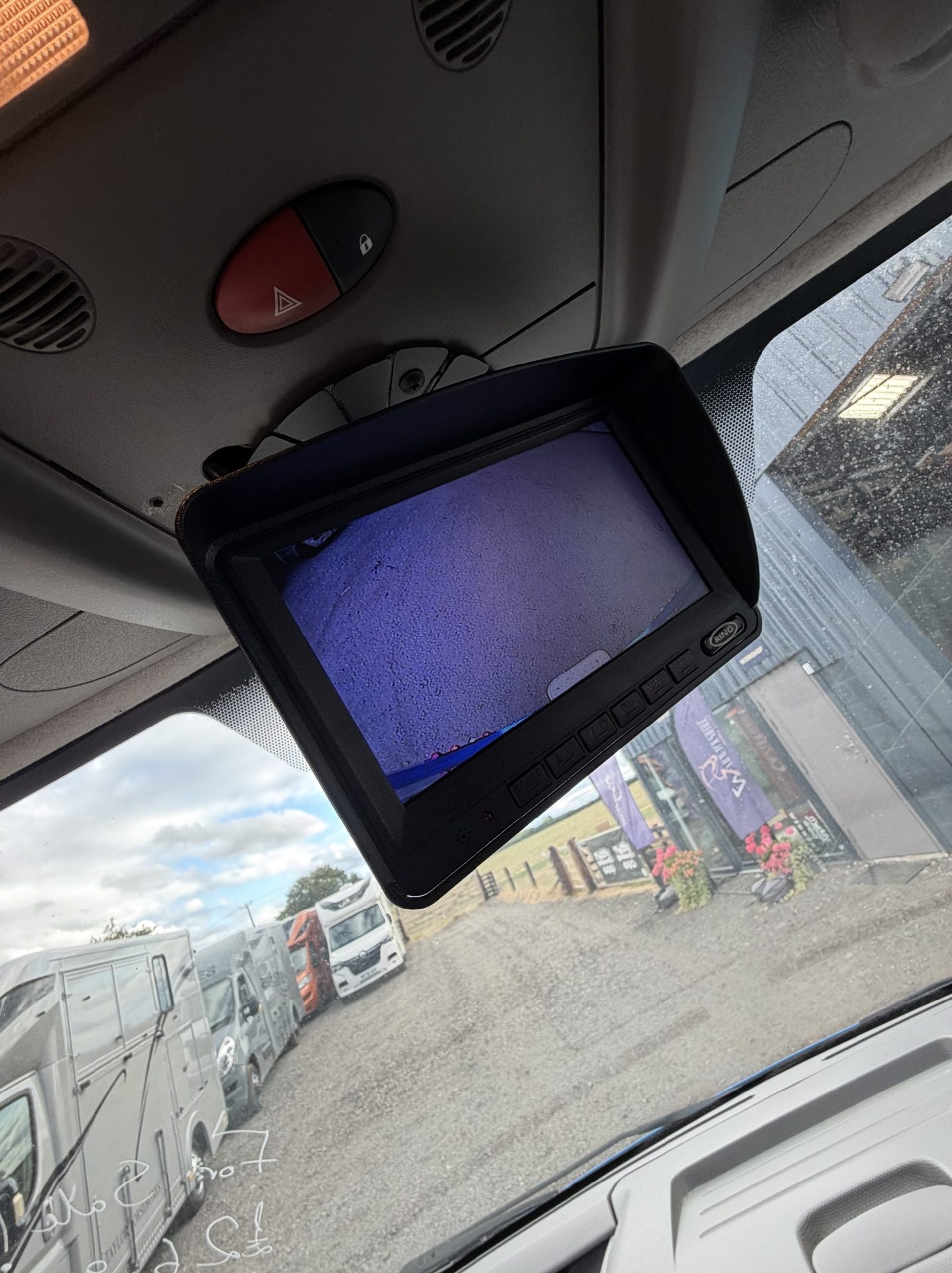 3.5t Renault Master by Cross Country - image 18 of 18