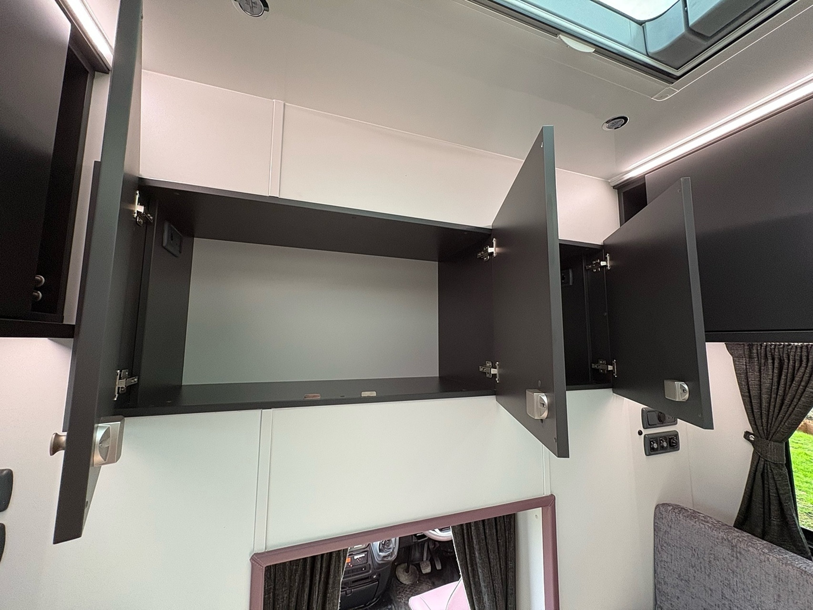 7.2t Iveco by PRB Horseboxes - image 14 of 18