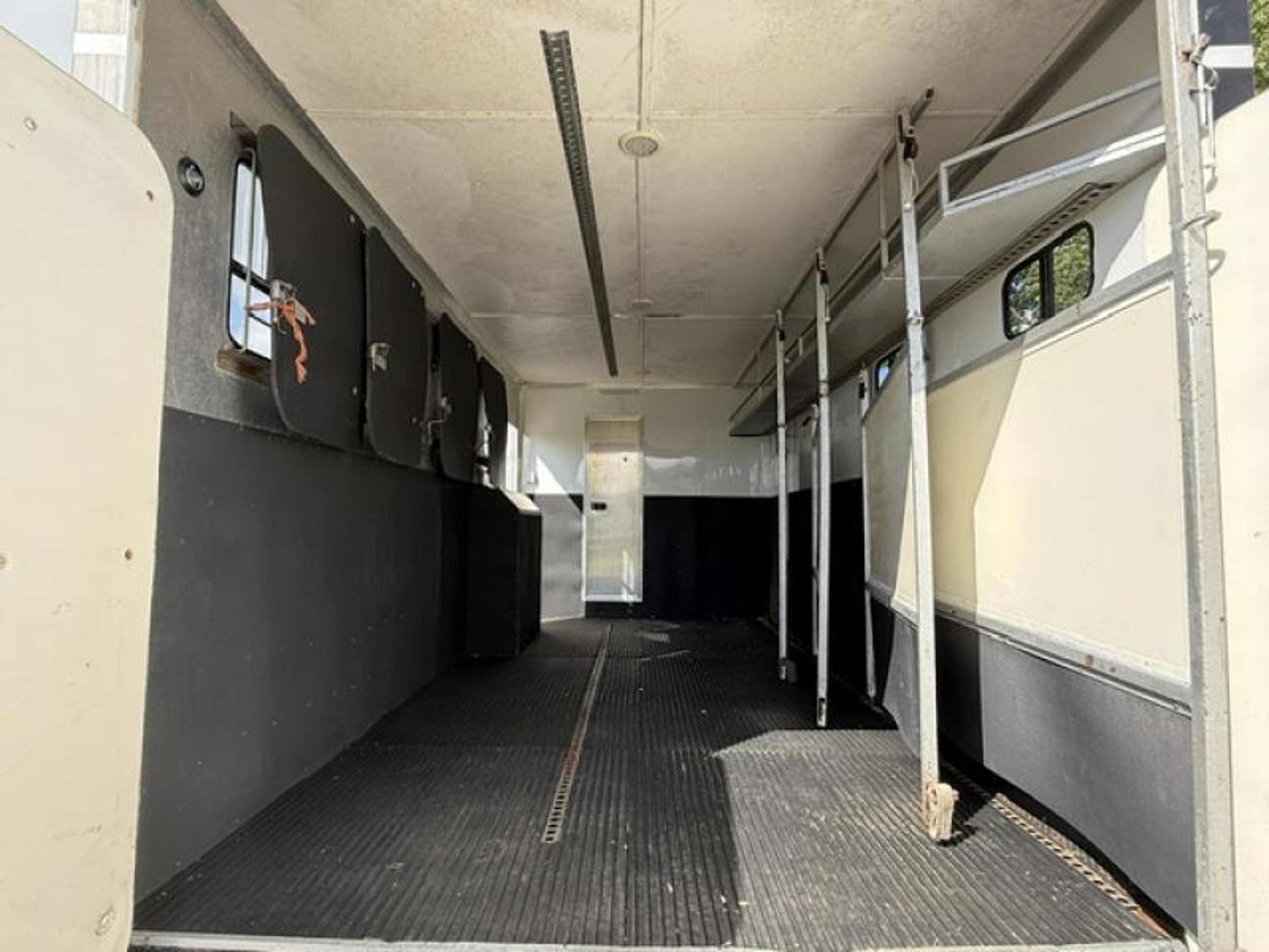18t MAN TGM Horse Lorry - image 16 of 18