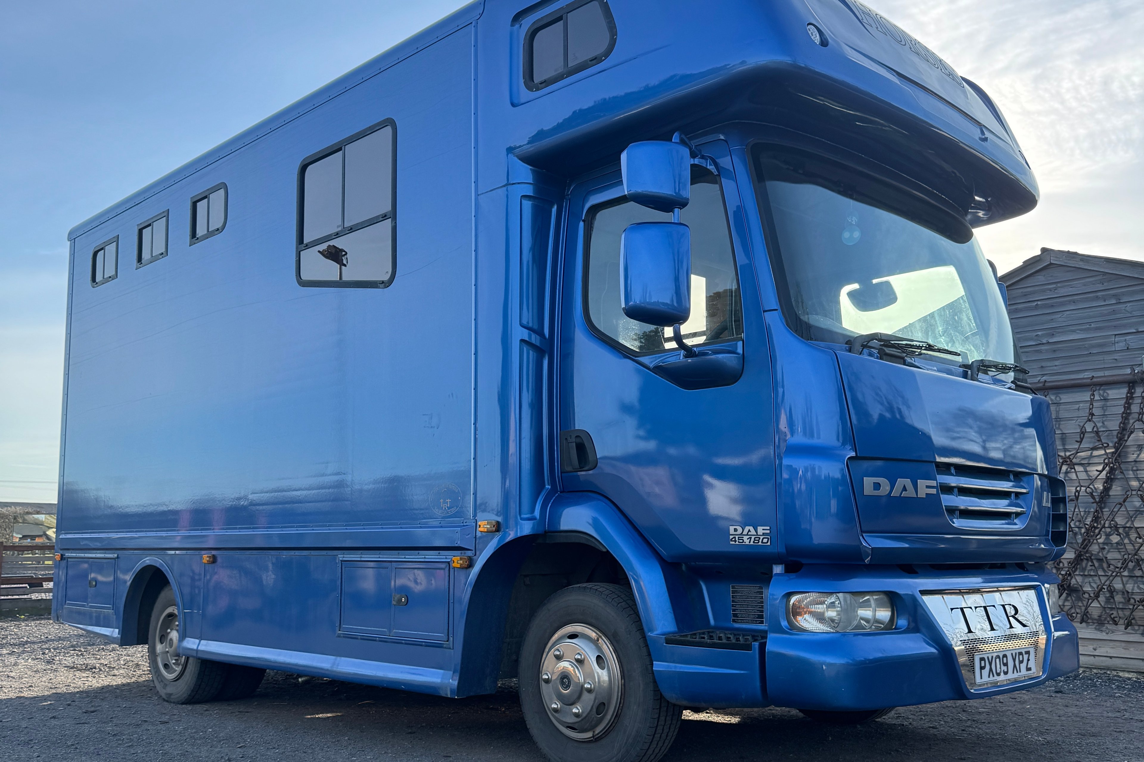 Compact 7.5t DAF Horsebox