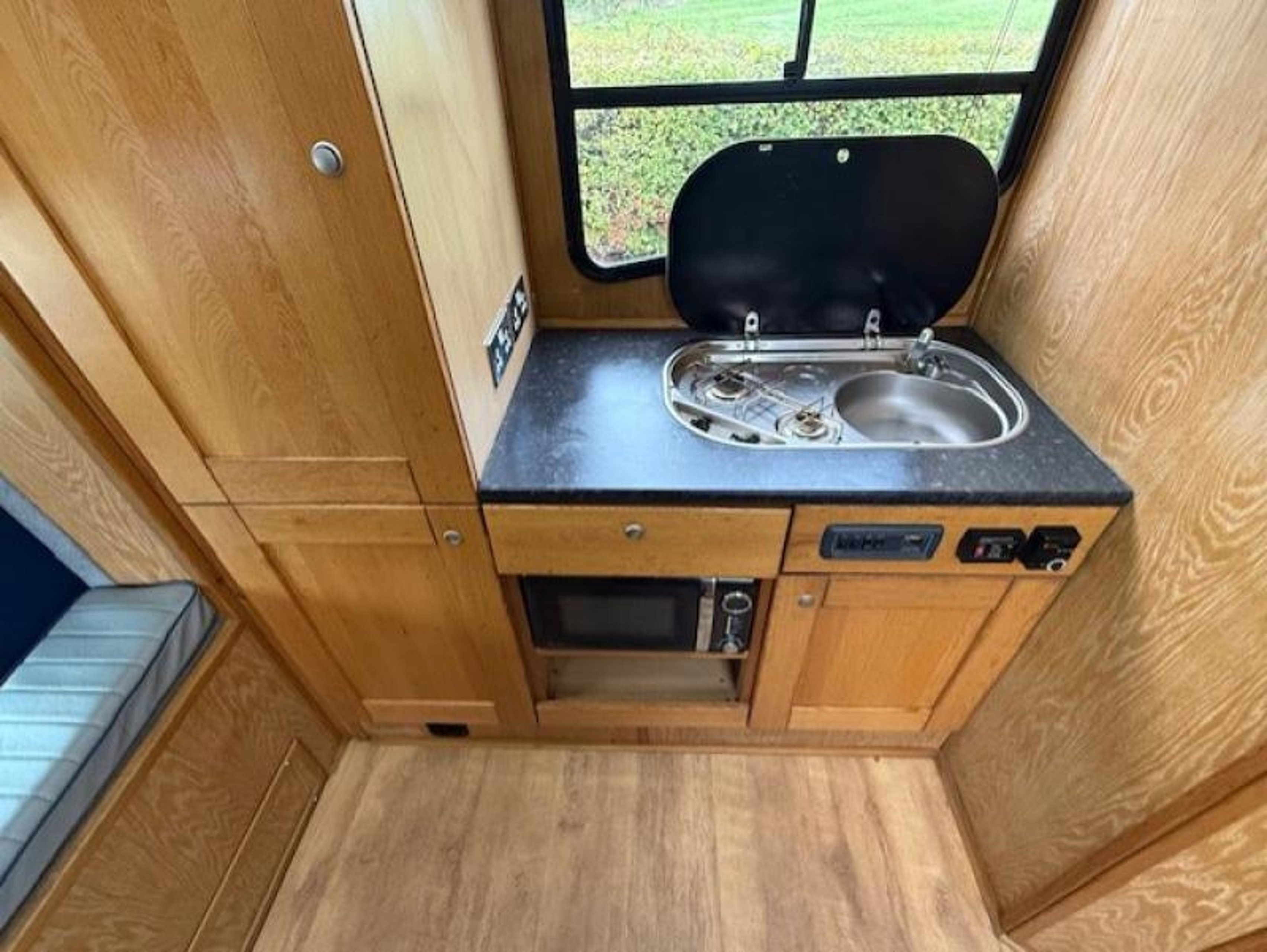 7.5t MAN TGL Automatic Horsebox - image 4 of 9