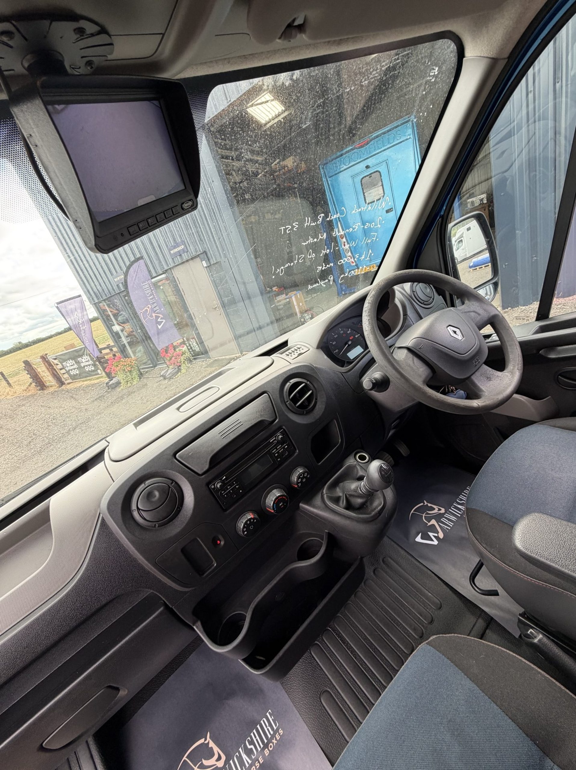3.5t Renault Master by Cross Country - image 17 of 18