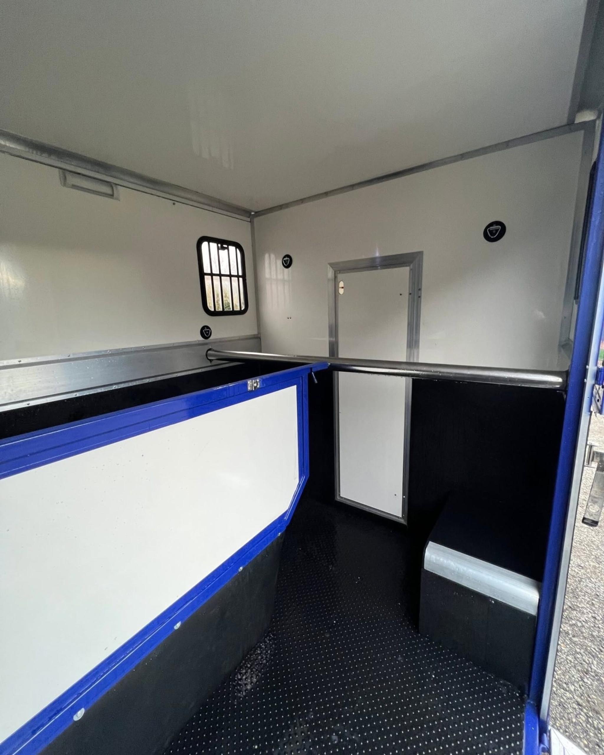 3.9t Renault Master by Compact - image 5 of 8