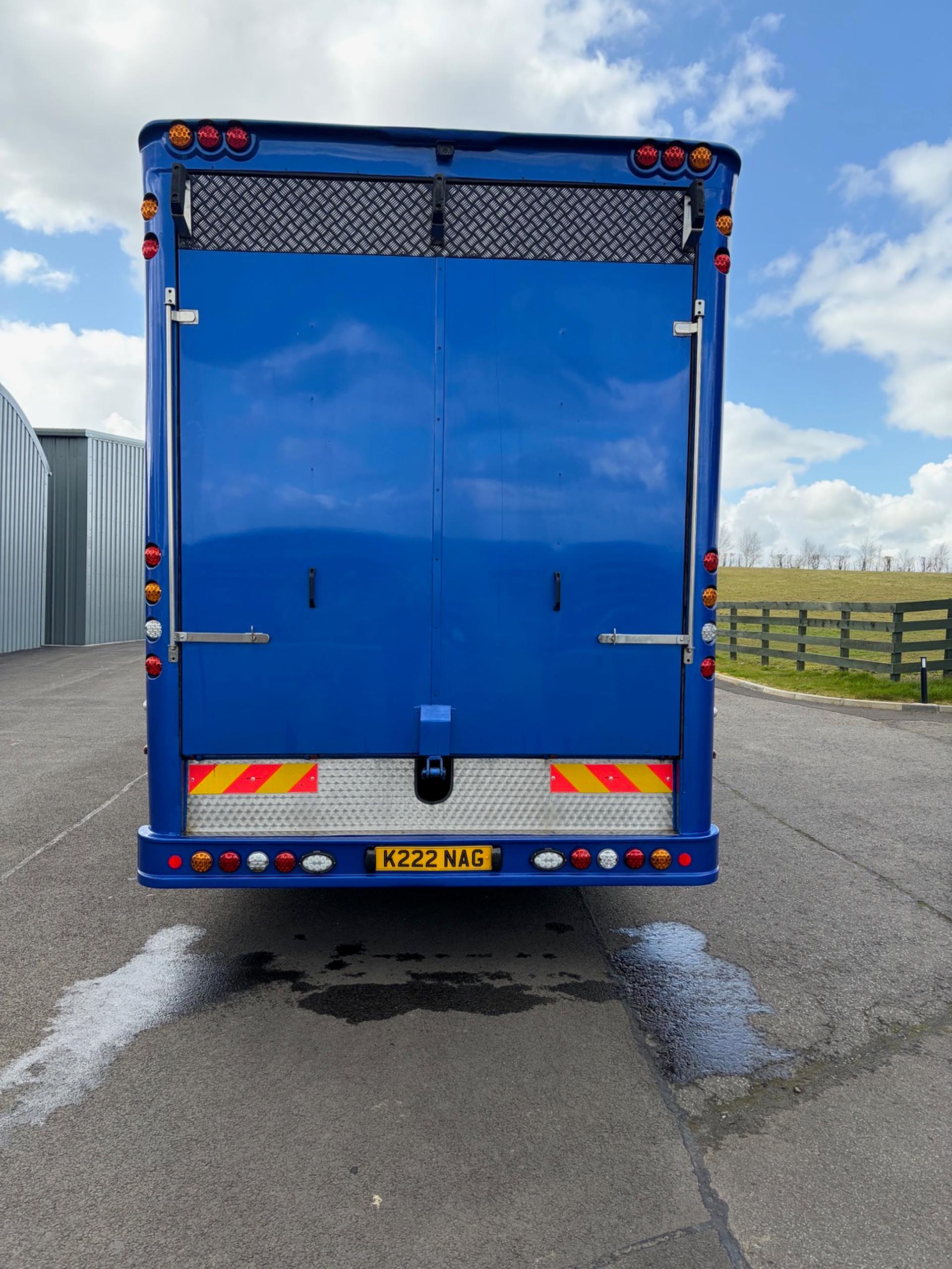 18t Volvo FM300 - Four Stalls - image 4 of 15