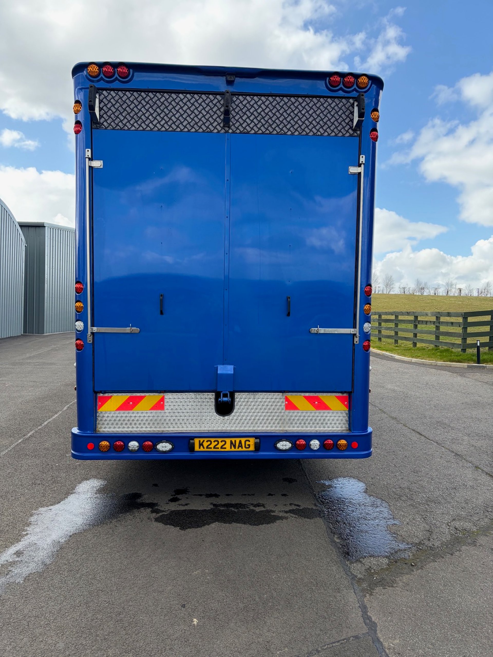 18t Volvo FM300 - Four Stalls - image 4 of 15