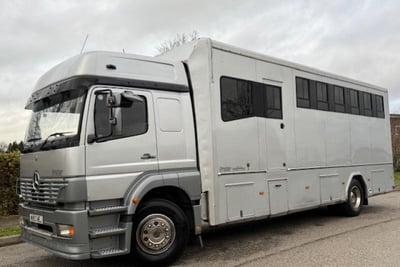 18T Mercedes-Benz Atego by Prater Coach Works