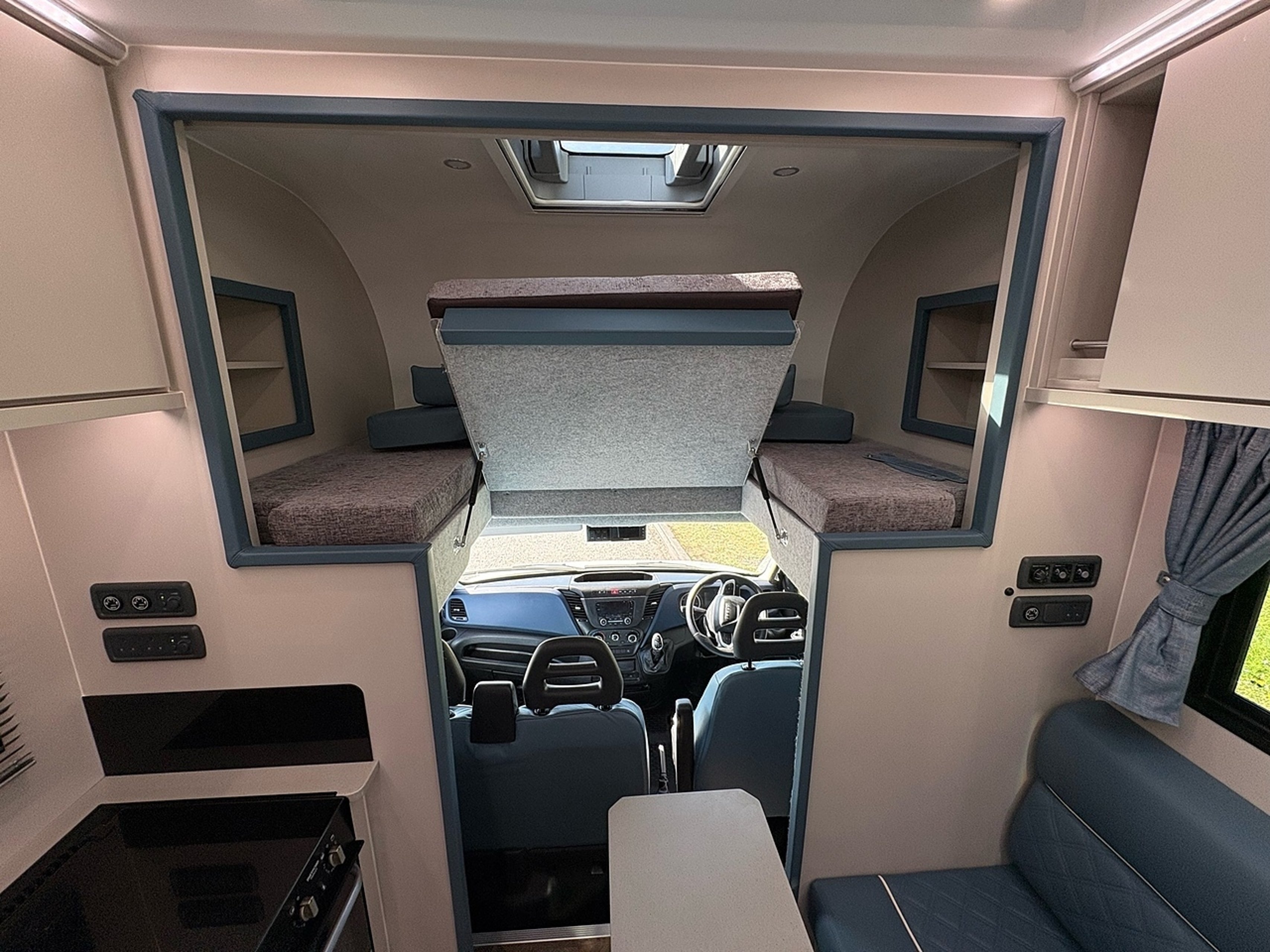 7.2t Iveco by PRB Horseboxes - image 14 of 18