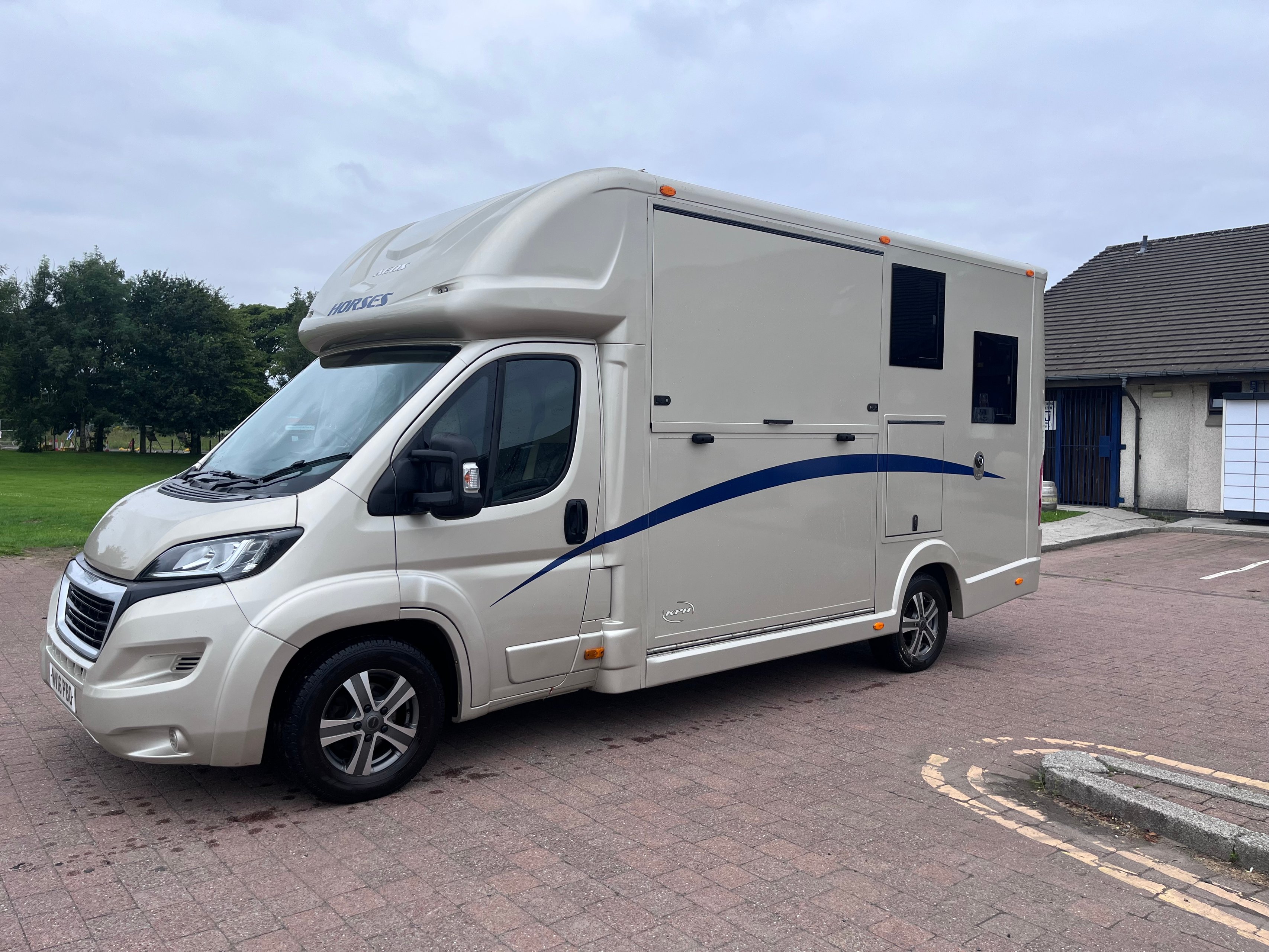 Bespoke 4.5t Kevin Parker Aeos - image 1 of 1