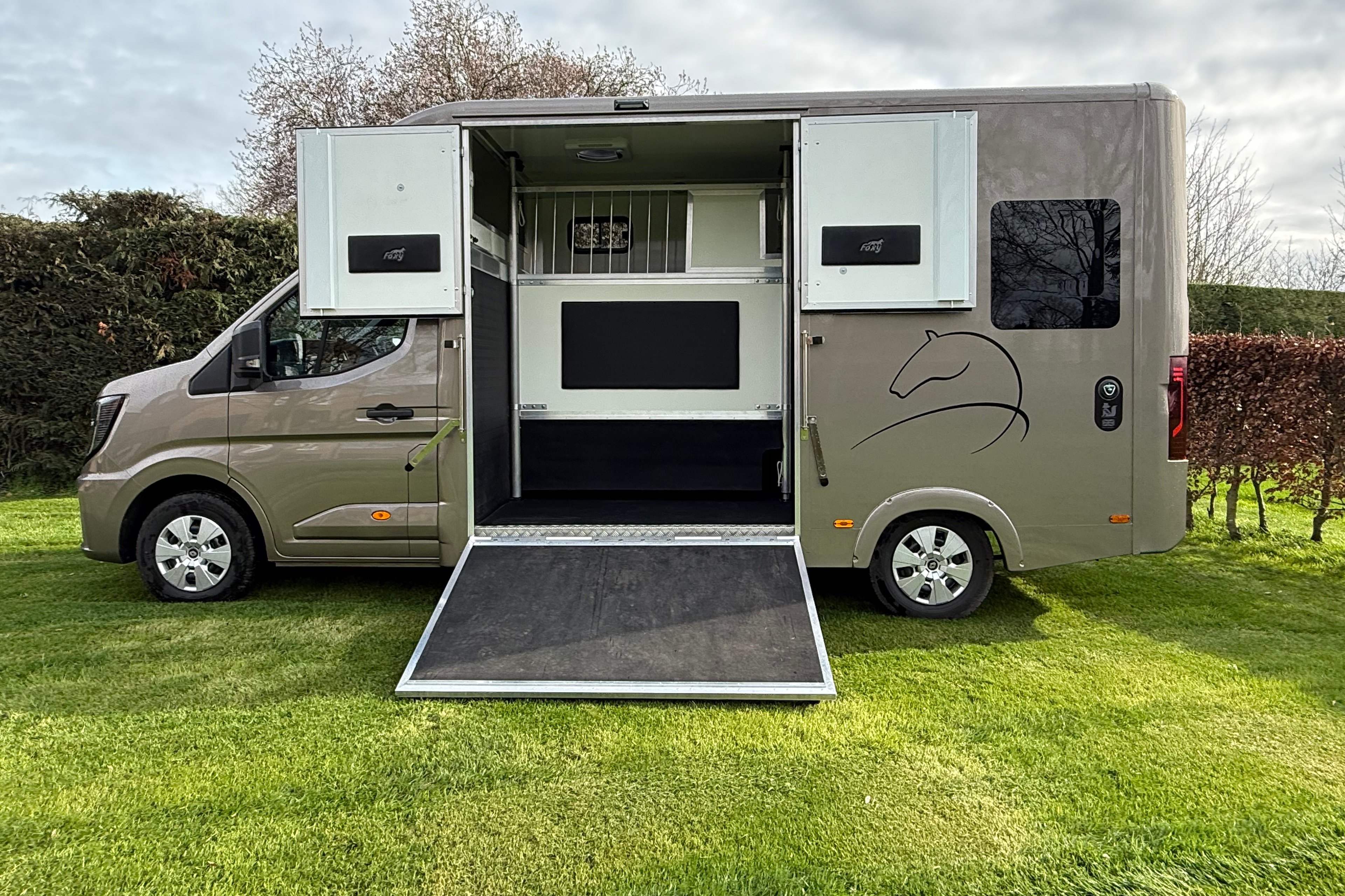 Foxy Stallion Transporter